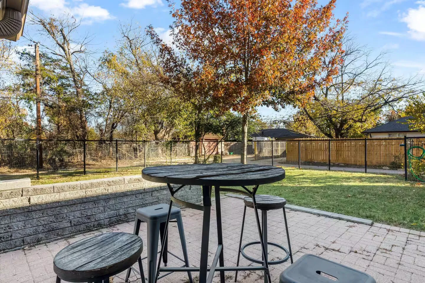 Single Family Residence For Sale in Dallas County , 1706 Esquire Place, Grand Prairie, Texas 75050, 3 Bedroom, 2 Bathroom, 2 Garage spaces, 1,694 Sqft, built in 1965, mls#21312600, Real Estate Agent in Grand Prairie, Homes For Sale in Dallas county, Homes For Sale in Grand Prairie, Realtor in Grand Prairie Texas, Real Estate Brokerage Independent Realty Texas, Luminita Cordes Realtor