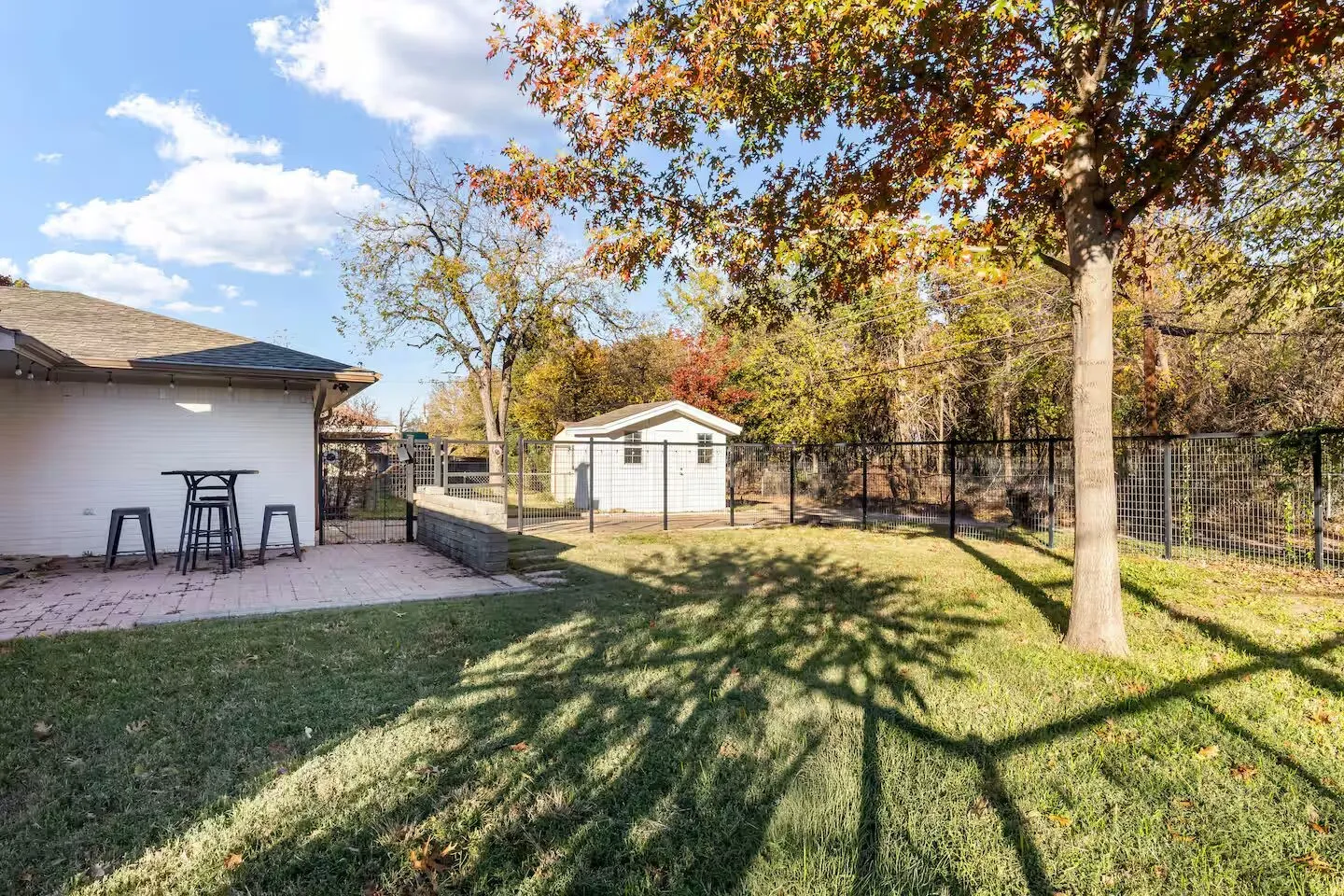 Single Family Residence For Sale in Dallas County , 1706 Esquire Place, Grand Prairie, Texas 75050, 3 Bedroom, 2 Bathroom, 2 Garage spaces, 1,694 Sqft, built in 1965, mls#21312600, Real Estate Agent in Grand Prairie, Homes For Sale in Dallas county, Homes For Sale in Grand Prairie, Realtor in Grand Prairie Texas, Real Estate Brokerage Independent Realty Texas, Luminita Cordes Realtor
