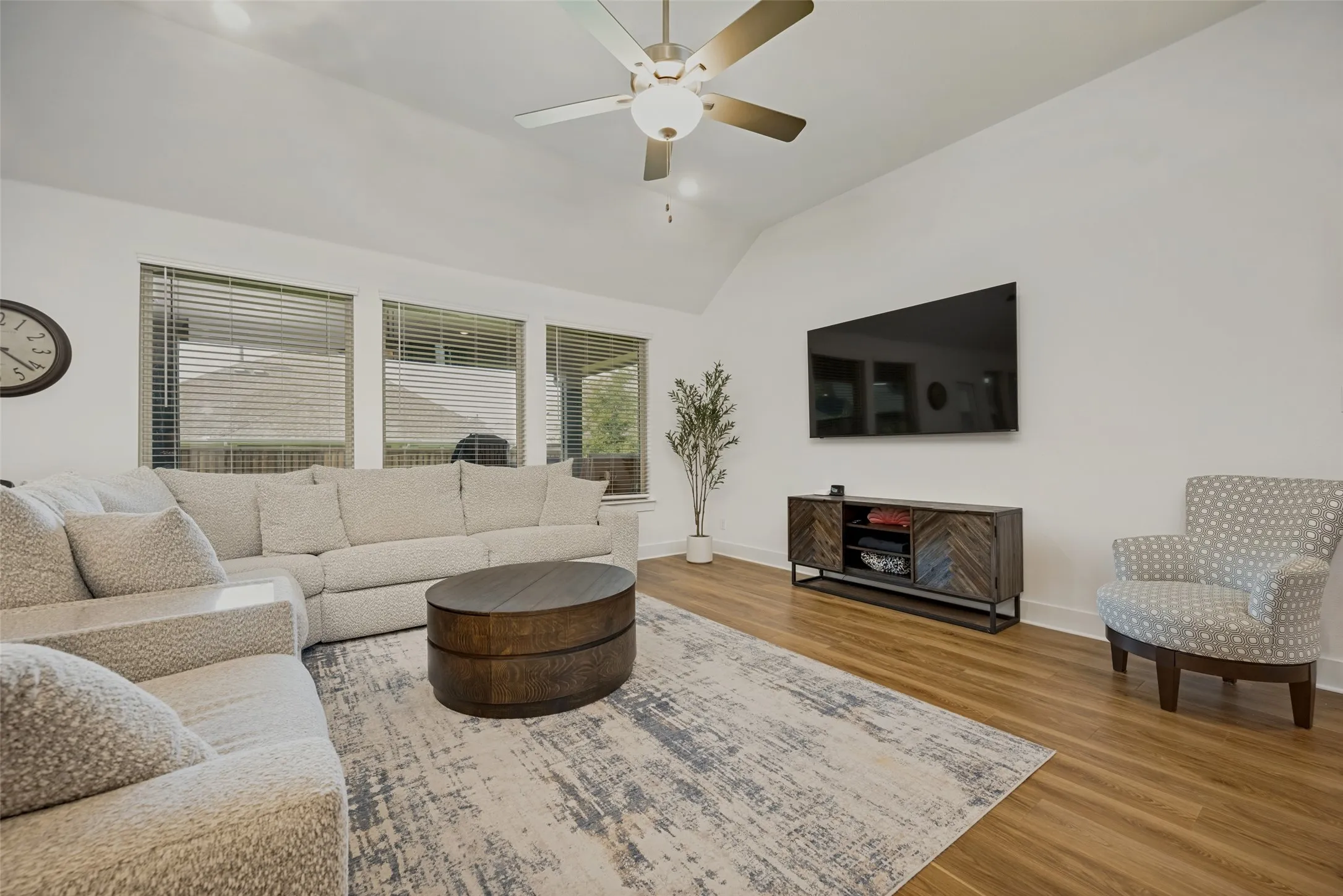 Single Family Residence For Sale in Denton County , 136 Nora Lane, Hickory Creek, Texas 75065, 5 Bedroom, 3 Bathroom, 2 Garage spaces, 3,228 Sqft, built in 2023, mls#21313478, Real Estate Agent in Hickory Creek, Homes For Sale in Denton county, Homes For Sale in Hickory Creek, Realtor in Hickory Creek Texas, Real Estate Brokerage Independent Realty Texas, Luminita Cordes Realtor