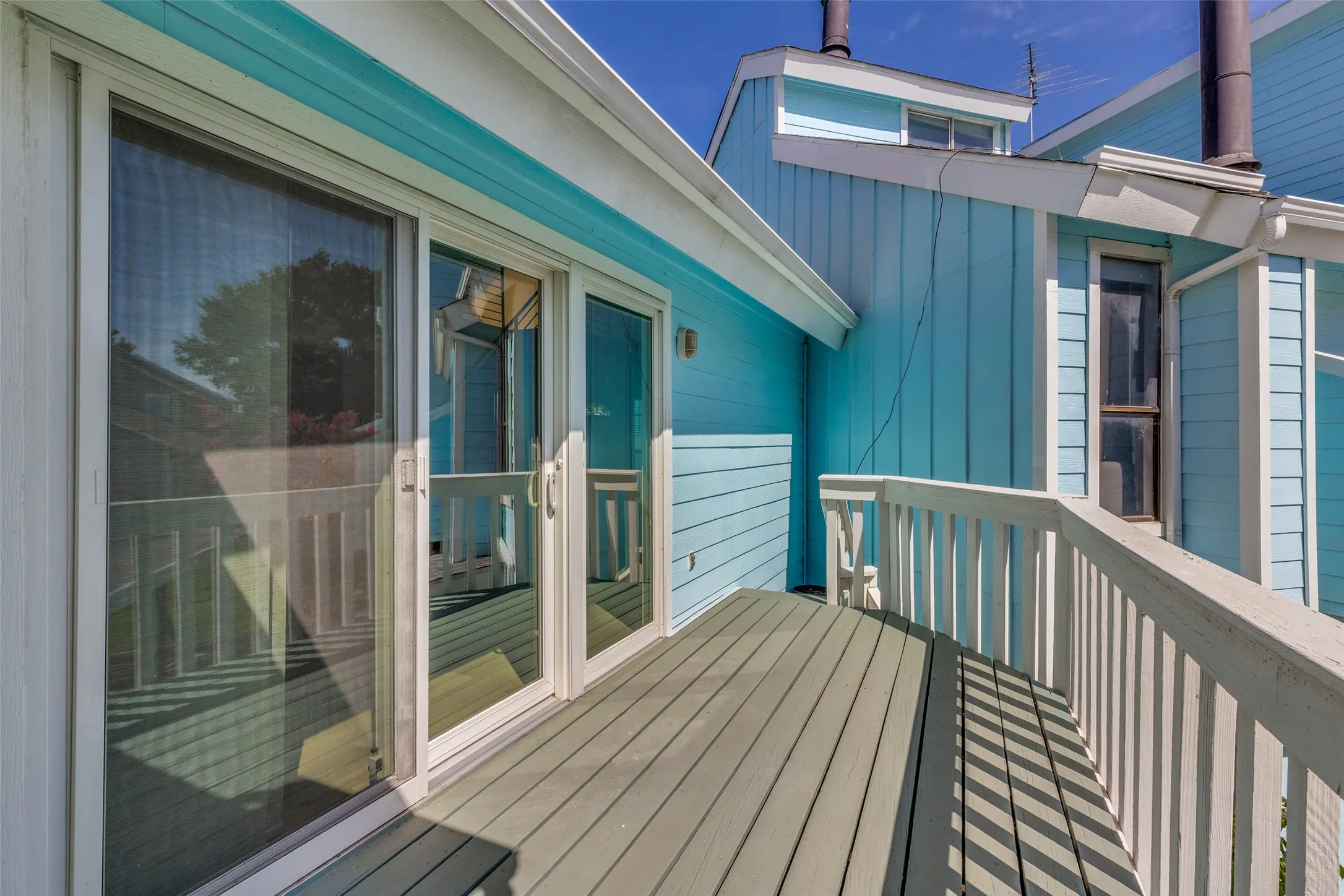Condominium For Sale in Tarrant County , 676 Harbor Drive, Azle, Texas 76020, 4 Bedroom, 3 Bathroom, Garage spaces, 1,884 Sqft, built in 1986, mls#21313487, Real Estate Agent in Azle, Homes For Sale in Tarrant county, Homes For Sale in Azle, Realtor in Azle Texas, Real Estate Brokerage Independent Realty Texas, Luminita Cordes Realtor