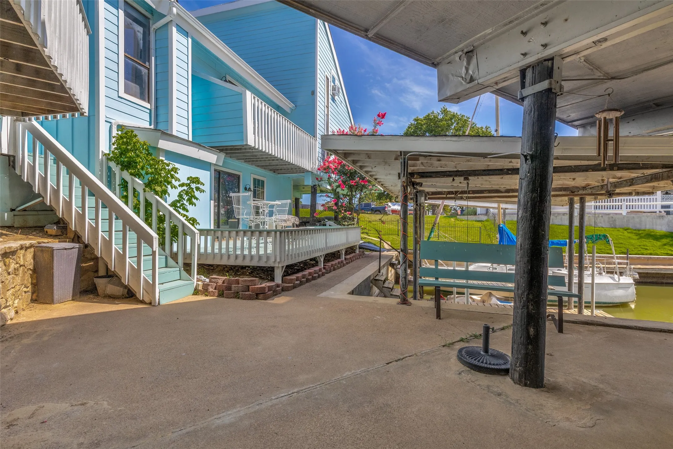 Condominium For Sale in Tarrant County , 676 Harbor Drive, Azle, Texas 76020, 4 Bedroom, 3 Bathroom, Garage spaces, 1,884 Sqft, built in 1986, mls#21313487, Real Estate Agent in Azle, Homes For Sale in Tarrant county, Homes For Sale in Azle, Realtor in Azle Texas, Real Estate Brokerage Independent Realty Texas, Luminita Cordes Realtor