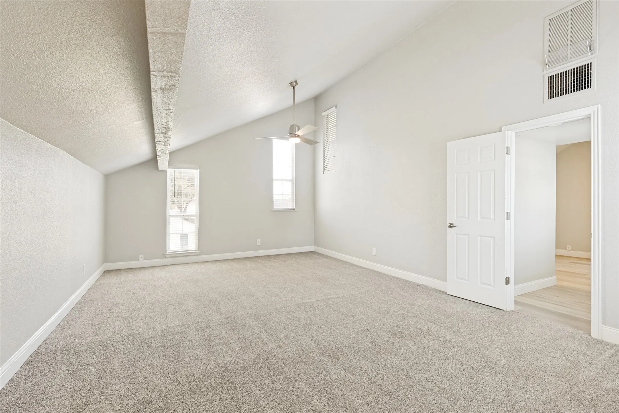 Condominium For Sale in Tarrant County , 676 Harbor Drive, Azle, Texas 76020, 4 Bedroom, 3 Bathroom, Garage spaces, 1,884 Sqft, built in 1986, mls#21313487, Real Estate Agent in Azle, Homes For Sale in Tarrant county, Homes For Sale in Azle, Realtor in Azle Texas, Real Estate Brokerage Independent Realty Texas, Luminita Cordes Realtor