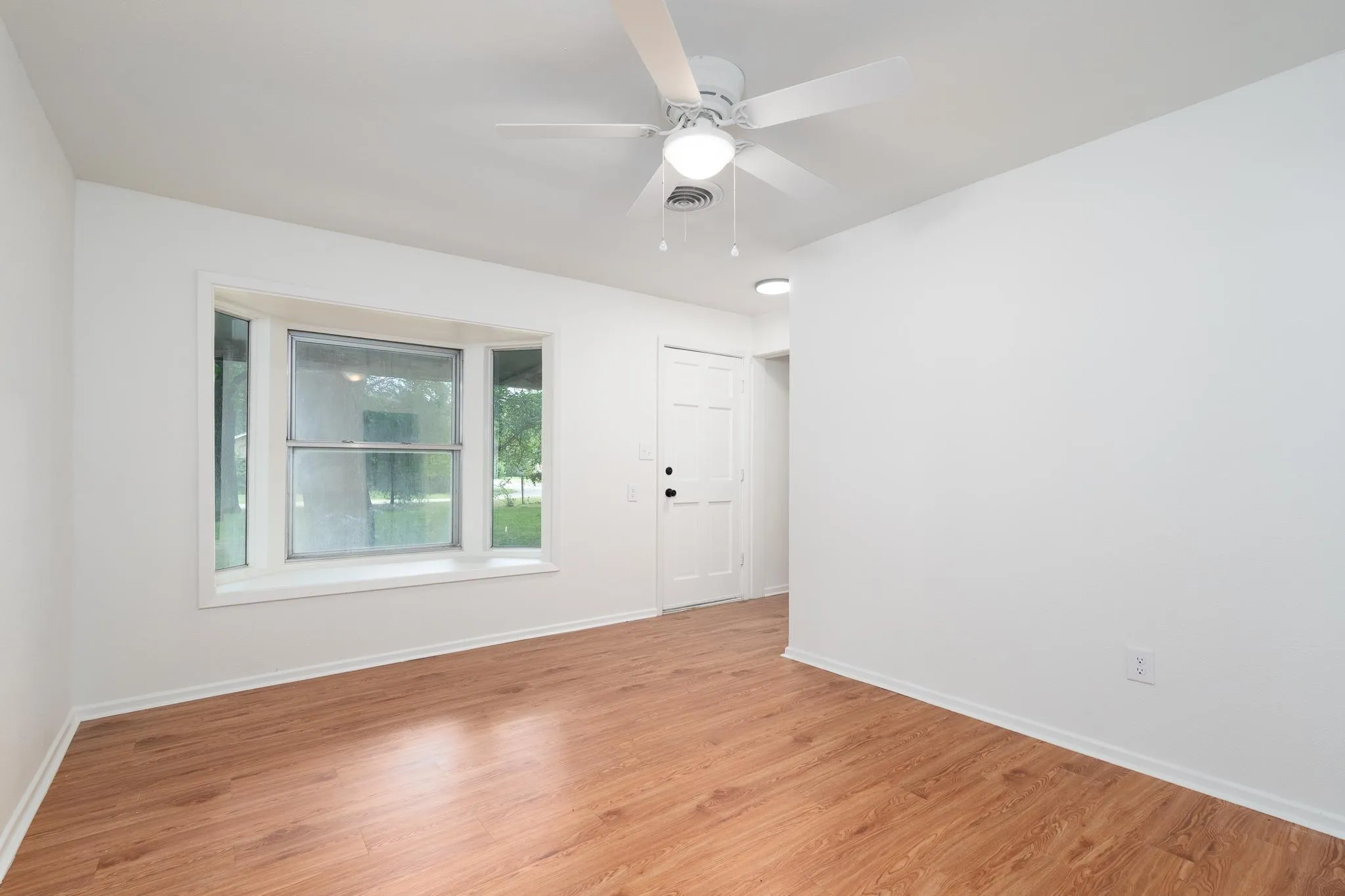 Single Family Residence For Sale in Callahan County , 102 S 2nd Street, Clyde, Texas 79510, 4 Bedroom, 2 Bathroom, 1 Garage spaces, 1,516 Sqft, built in 1945, mls#21313422, Real Estate Agent in Clyde, Homes For Sale in Callahan county, Homes For Sale in Clyde, Realtor in Clyde Texas, Real Estate Brokerage Independent Realty Texas, Luminita Cordes Realtor