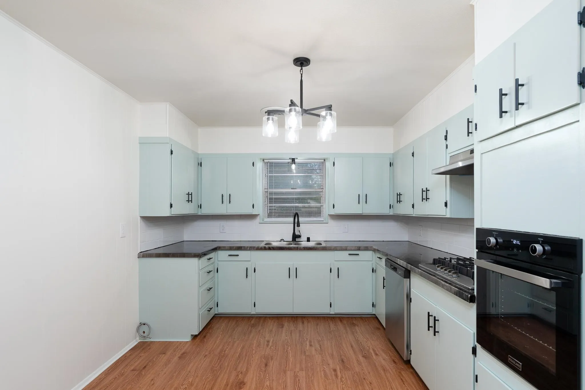 Single Family Residence For Sale in Callahan County , 102 S 2nd Street, Clyde, Texas 79510, 4 Bedroom, 2 Bathroom, 1 Garage spaces, 1,516 Sqft, built in 1945, mls#21313422, Real Estate Agent in Clyde, Homes For Sale in Callahan county, Homes For Sale in Clyde, Realtor in Clyde Texas, Real Estate Brokerage Independent Realty Texas, Luminita Cordes Realtor