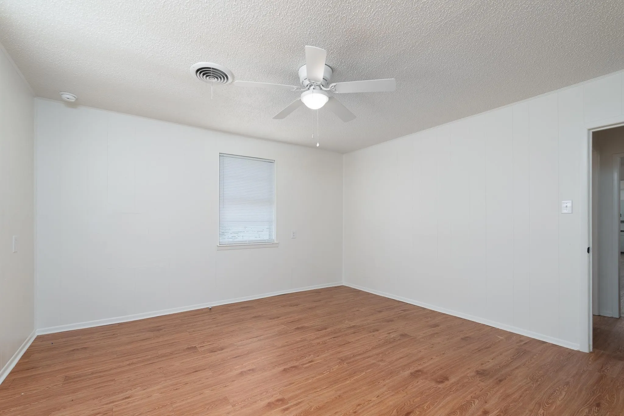Single Family Residence For Sale in Callahan County , 102 S 2nd Street, Clyde, Texas 79510, 4 Bedroom, 2 Bathroom, 1 Garage spaces, 1,516 Sqft, built in 1945, mls#21313422, Real Estate Agent in Clyde, Homes For Sale in Callahan county, Homes For Sale in Clyde, Realtor in Clyde Texas, Real Estate Brokerage Independent Realty Texas, Luminita Cordes Realtor