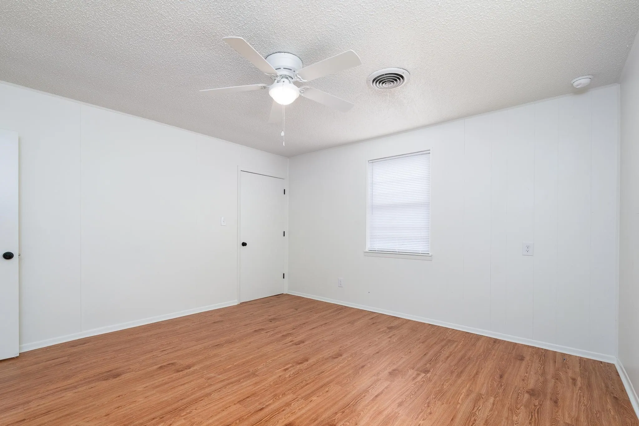 Single Family Residence For Sale in Callahan County , 102 S 2nd Street, Clyde, Texas 79510, 4 Bedroom, 2 Bathroom, 1 Garage spaces, 1,516 Sqft, built in 1945, mls#21313422, Real Estate Agent in Clyde, Homes For Sale in Callahan county, Homes For Sale in Clyde, Realtor in Clyde Texas, Real Estate Brokerage Independent Realty Texas, Luminita Cordes Realtor