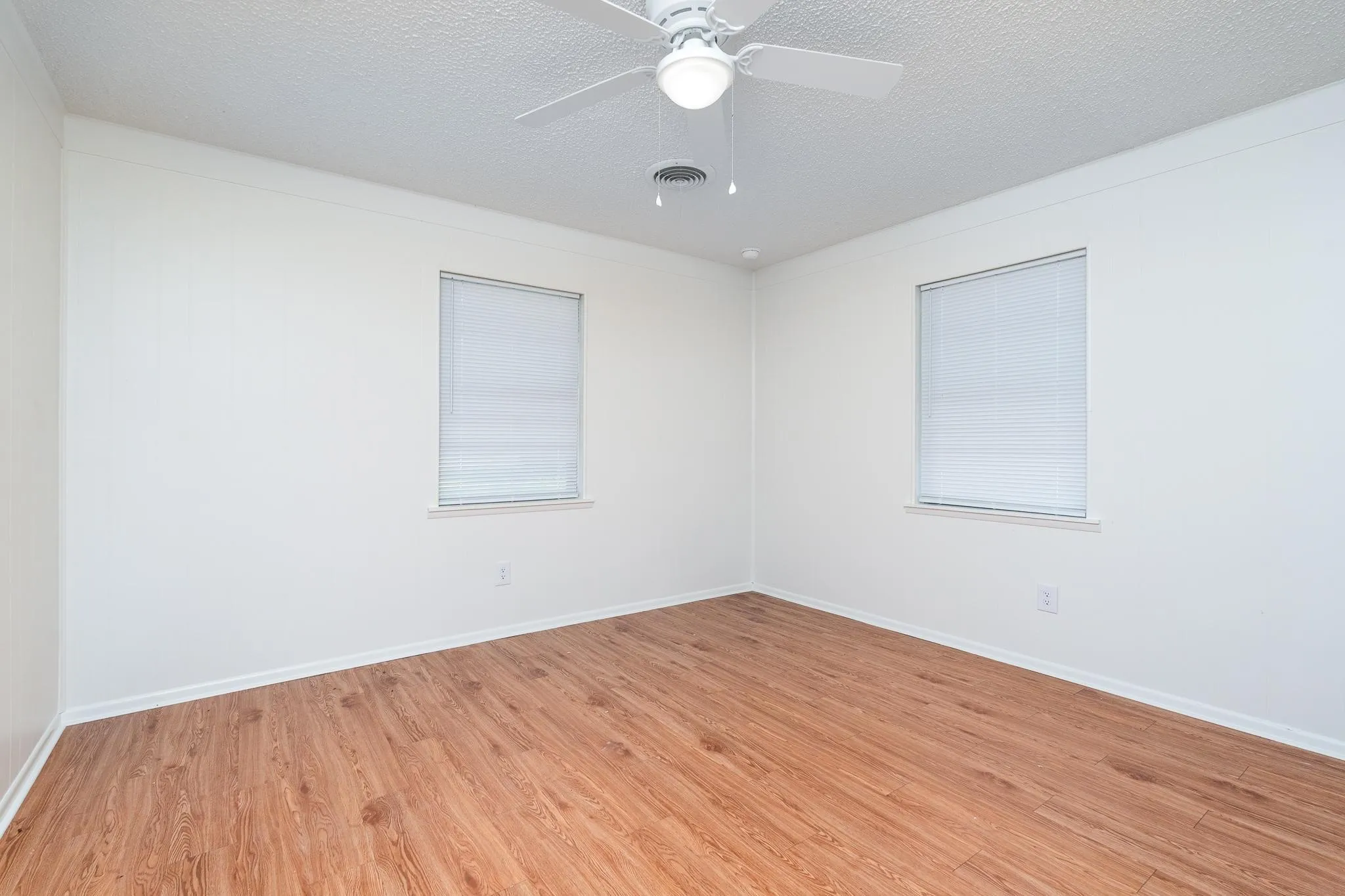Single Family Residence For Sale in Callahan County , 102 S 2nd Street, Clyde, Texas 79510, 4 Bedroom, 2 Bathroom, 1 Garage spaces, 1,516 Sqft, built in 1945, mls#21313422, Real Estate Agent in Clyde, Homes For Sale in Callahan county, Homes For Sale in Clyde, Realtor in Clyde Texas, Real Estate Brokerage Independent Realty Texas, Luminita Cordes Realtor