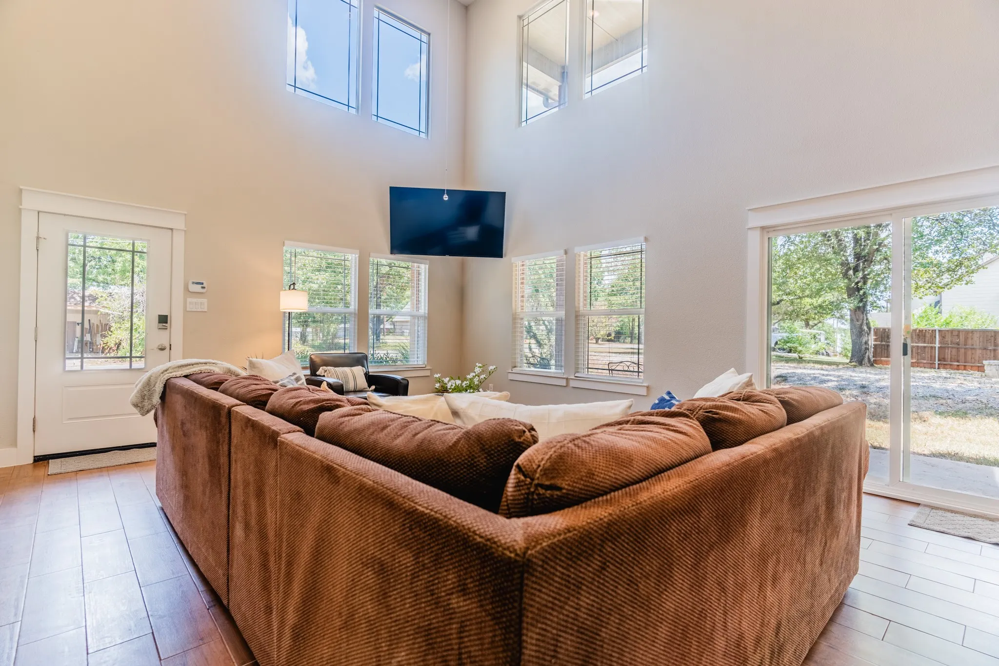 Single Family Residence For Sale in Grayson County , 32 Coffee Circle, Pottsboro, Texas 75076, 3 Bedroom, 3 Bathroom, 1 Garage spaces, 2,166 Sqft, built in 2017, mls#21313493, Real Estate Agent in Pottsboro, Homes For Sale in Grayson county, Homes For Sale in Pottsboro, Realtor in Pottsboro Texas, Real Estate Brokerage Independent Realty Texas, Luminita Cordes Realtor