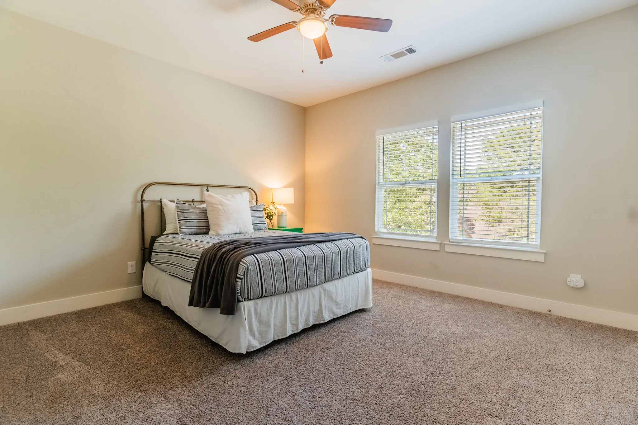 Single Family Residence For Sale in Grayson County , 32 Coffee Circle, Pottsboro, Texas 75076, 3 Bedroom, 3 Bathroom, 1 Garage spaces, 2,166 Sqft, built in 2017, mls#21313493, Real Estate Agent in Pottsboro, Homes For Sale in Grayson county, Homes For Sale in Pottsboro, Realtor in Pottsboro Texas, Real Estate Brokerage Independent Realty Texas, Luminita Cordes Realtor