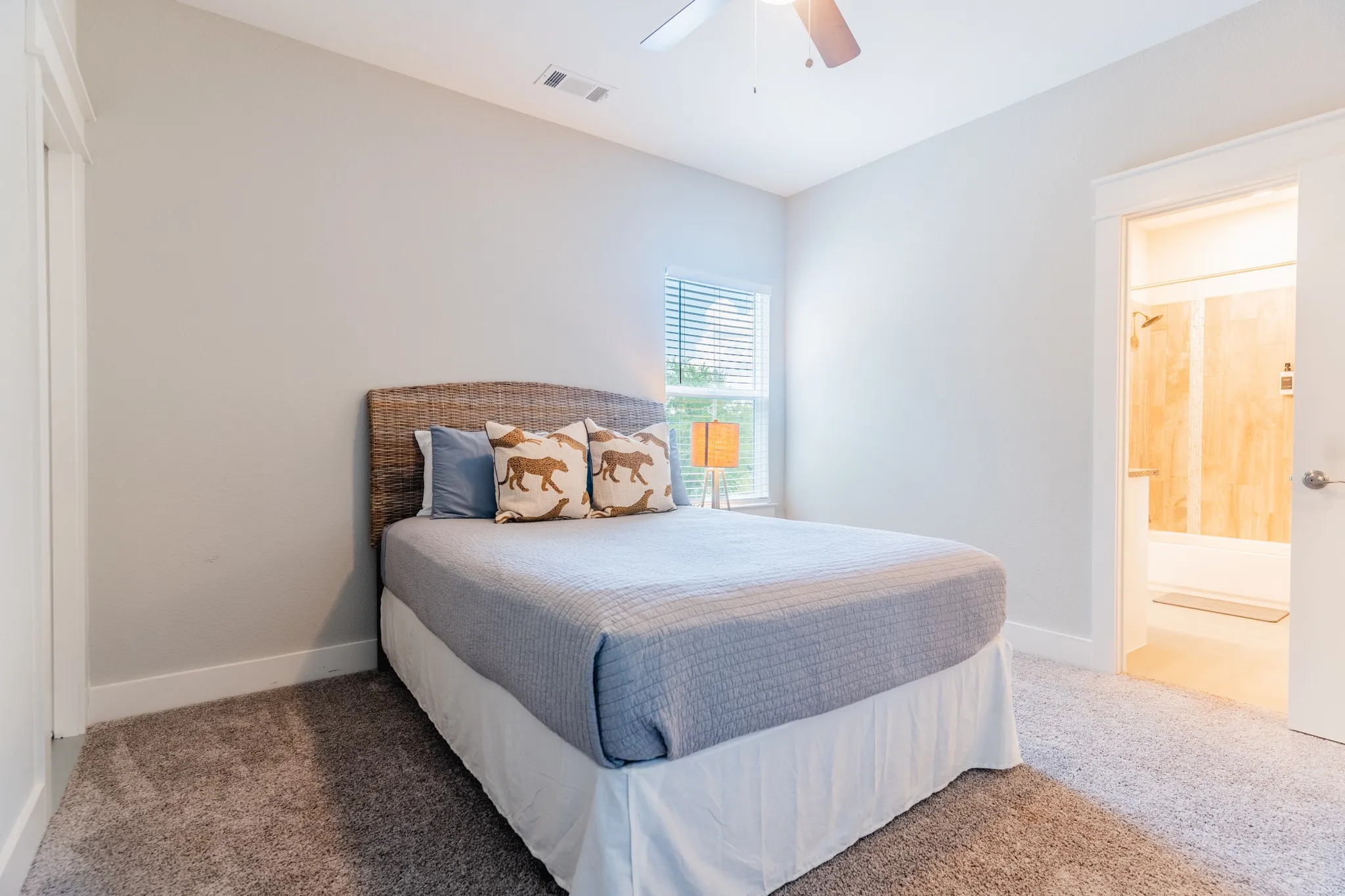 Single Family Residence For Sale in Grayson County , 32 Coffee Circle, Pottsboro, Texas 75076, 3 Bedroom, 3 Bathroom, 1 Garage spaces, 2,166 Sqft, built in 2017, mls#21313493, Real Estate Agent in Pottsboro, Homes For Sale in Grayson county, Homes For Sale in Pottsboro, Realtor in Pottsboro Texas, Real Estate Brokerage Independent Realty Texas, Luminita Cordes Realtor