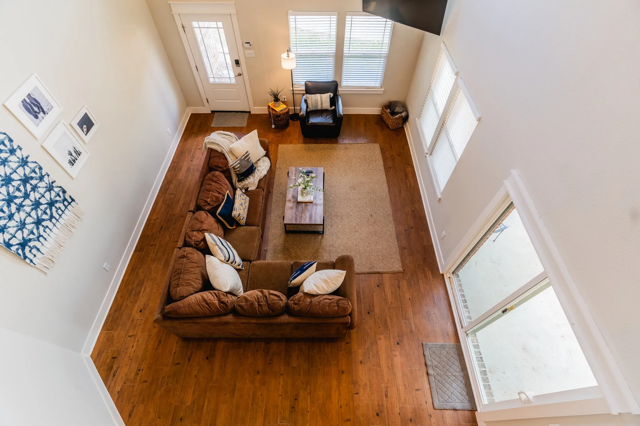 Single Family Residence For Sale in Grayson County , 32 Coffee Circle, Pottsboro, Texas 75076, 3 Bedroom, 3 Bathroom, 1 Garage spaces, 2,166 Sqft, built in 2017, mls#21313493, Real Estate Agent in Pottsboro, Homes For Sale in Grayson county, Homes For Sale in Pottsboro, Realtor in Pottsboro Texas, Real Estate Brokerage Independent Realty Texas, Luminita Cordes Realtor