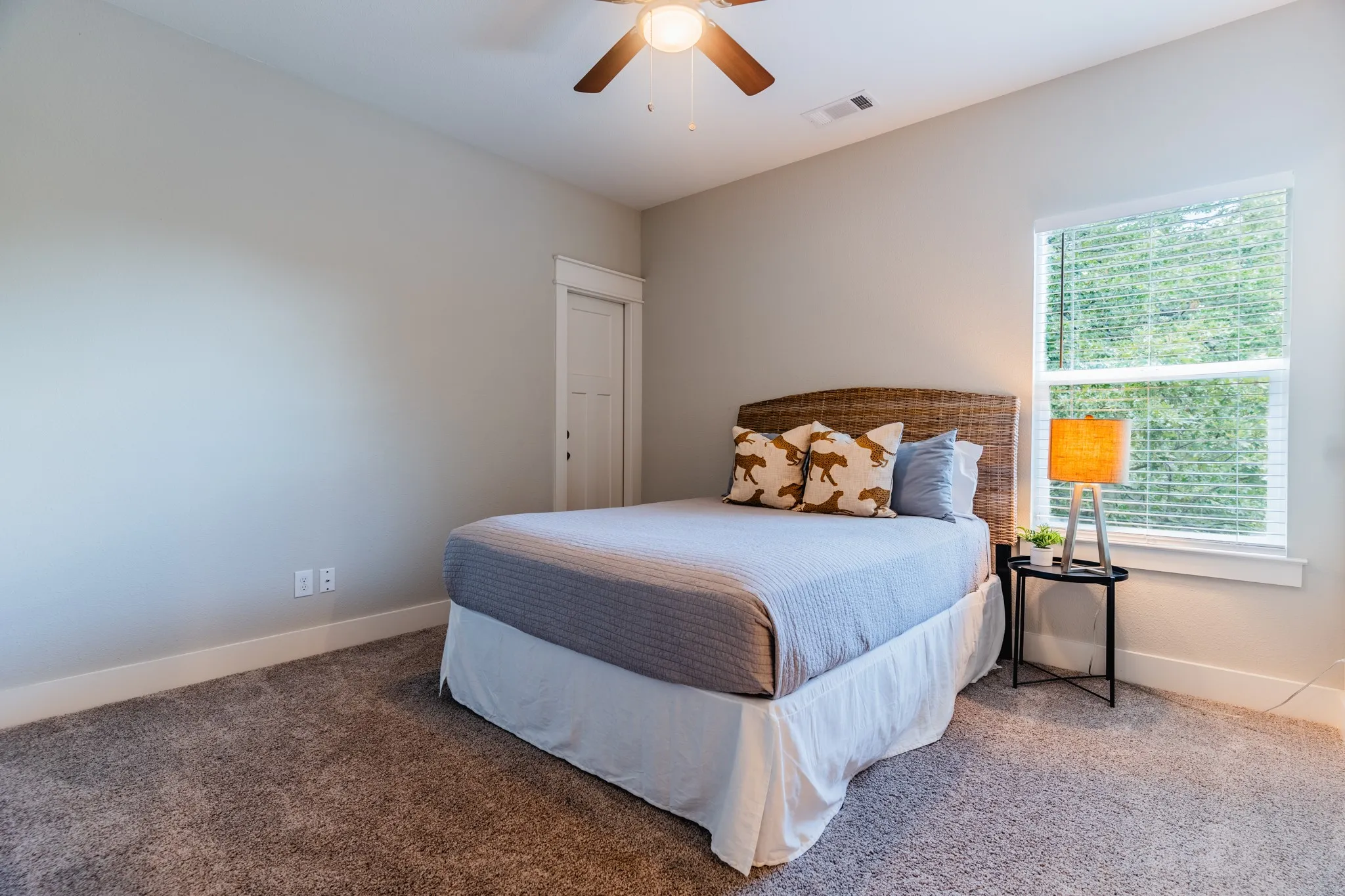 Single Family Residence For Sale in Grayson County , 32 Coffee Circle, Pottsboro, Texas 75076, 3 Bedroom, 3 Bathroom, 1 Garage spaces, 2,166 Sqft, built in 2017, mls#21313493, Real Estate Agent in Pottsboro, Homes For Sale in Grayson county, Homes For Sale in Pottsboro, Realtor in Pottsboro Texas, Real Estate Brokerage Independent Realty Texas, Luminita Cordes Realtor
