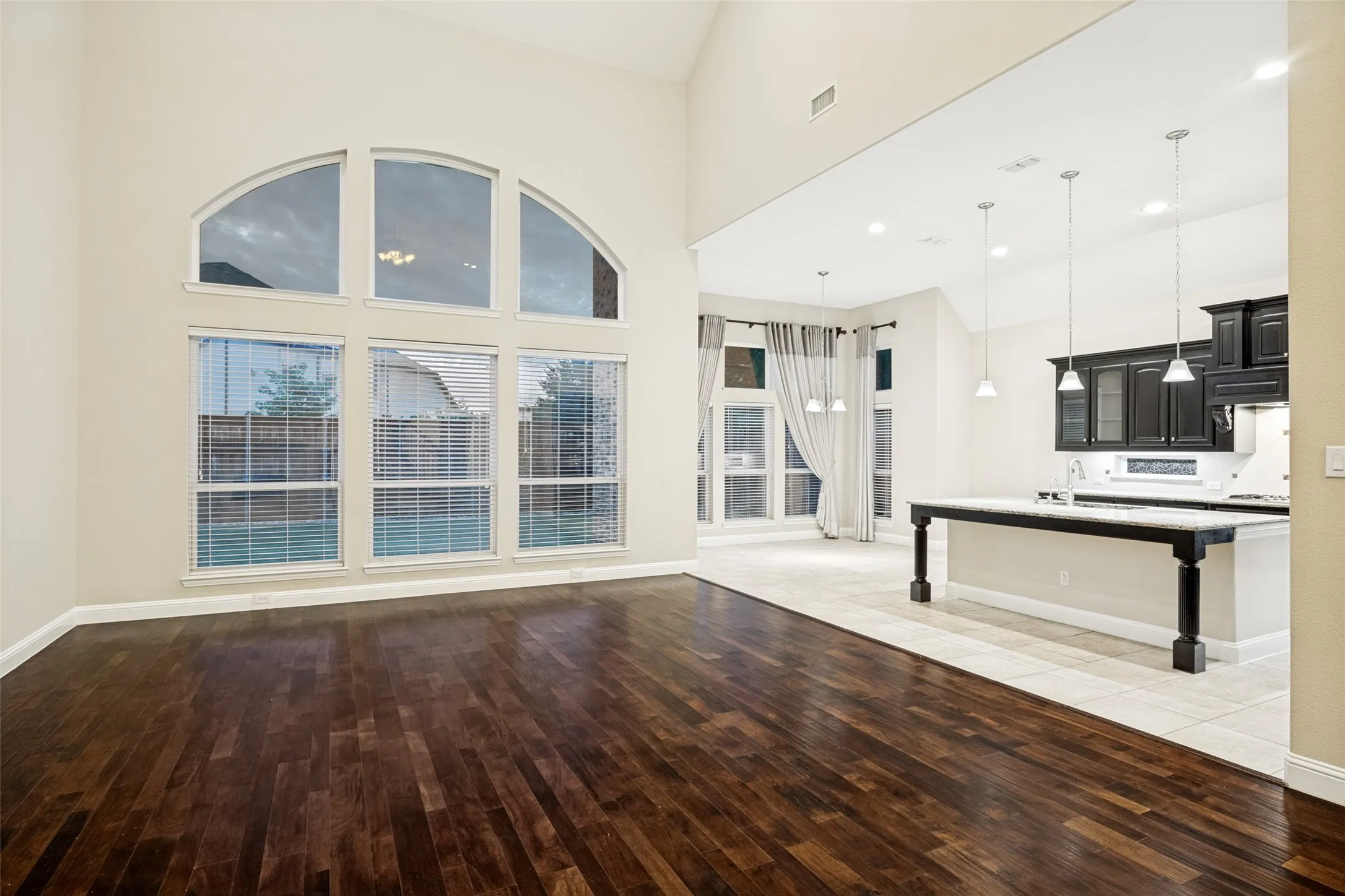 Single Family Residence For Sale in Collin County , 13500 Mardi Gras Lane, Frisco, Texas 75035, 5 Bedroom, 5 Bathroom, 3 Garage spaces, 4,438 Sqft, built in 2014, mls#21310600, Real Estate Agent in Frisco, Homes For Sale in Collin county, Homes For Sale in Frisco, Realtor in Frisco Texas, Real Estate Brokerage Independent Realty Texas, Luminita Cordes Realtor
