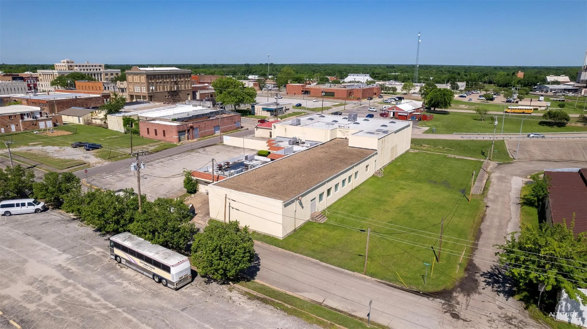 Industrial For Rent in Hunt County , 2615 Crockett Street, Greenville, Texas 75401, 0, 0, Garage spaces, 0 Sqft, built in 1960, mls#21313499, Real Estate Agent in Greenville, Homes For Rent in Hunt county, Homes For Rent in Greenville, Realtor in Greenville Texas, Real Estate Brokerage Independent Realty Texas, Luminita Cordes Realtor