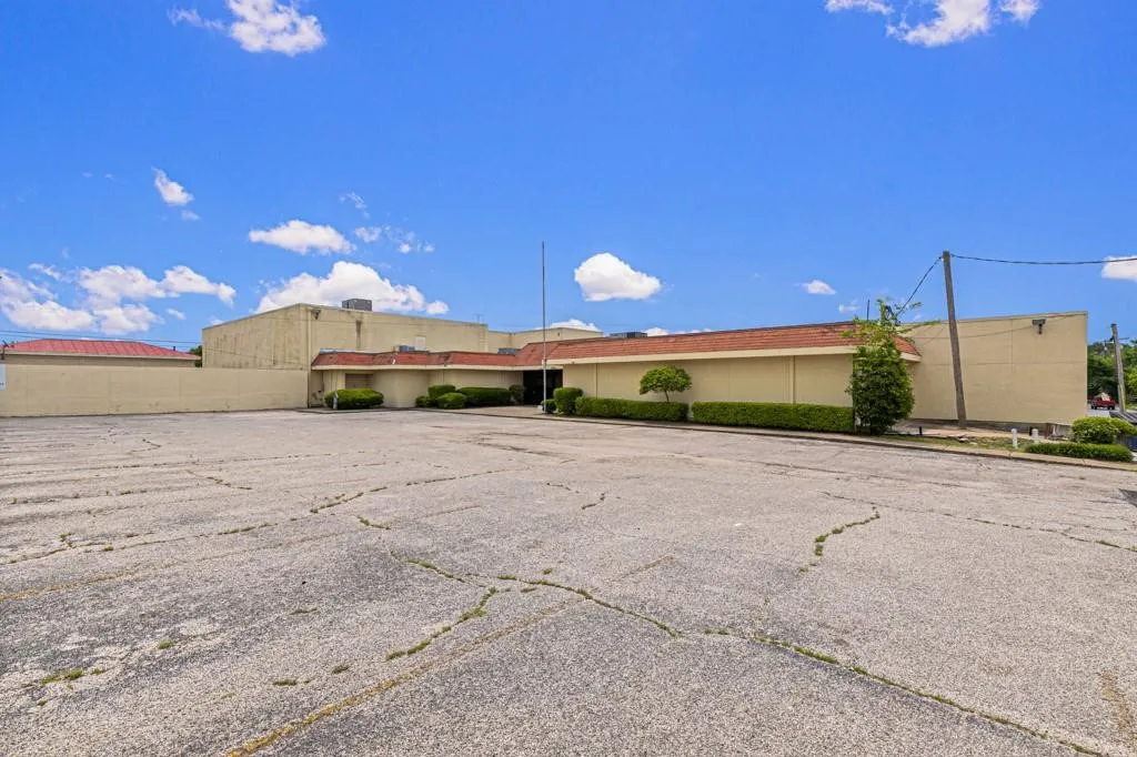 Industrial For Rent in Hunt County , 2615 Crockett Street, Greenville, Texas 75401, 0, 0, Garage spaces, 0 Sqft, built in 1960, mls#21313499, Real Estate Agent in Greenville, Homes For Rent in Hunt county, Homes For Rent in Greenville, Realtor in Greenville Texas, Real Estate Brokerage Independent Realty Texas, Luminita Cordes Realtor