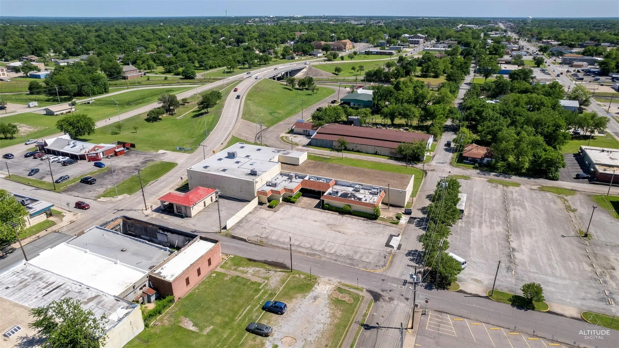 Industrial For Rent in Hunt County , 2615 Crockett Street, Greenville, Texas 75401, 0, 0, Garage spaces, 0 Sqft, built in 1960, mls#21313499, Real Estate Agent in Greenville, Homes For Rent in Hunt county, Homes For Rent in Greenville, Realtor in Greenville Texas, Real Estate Brokerage Independent Realty Texas, Luminita Cordes Realtor