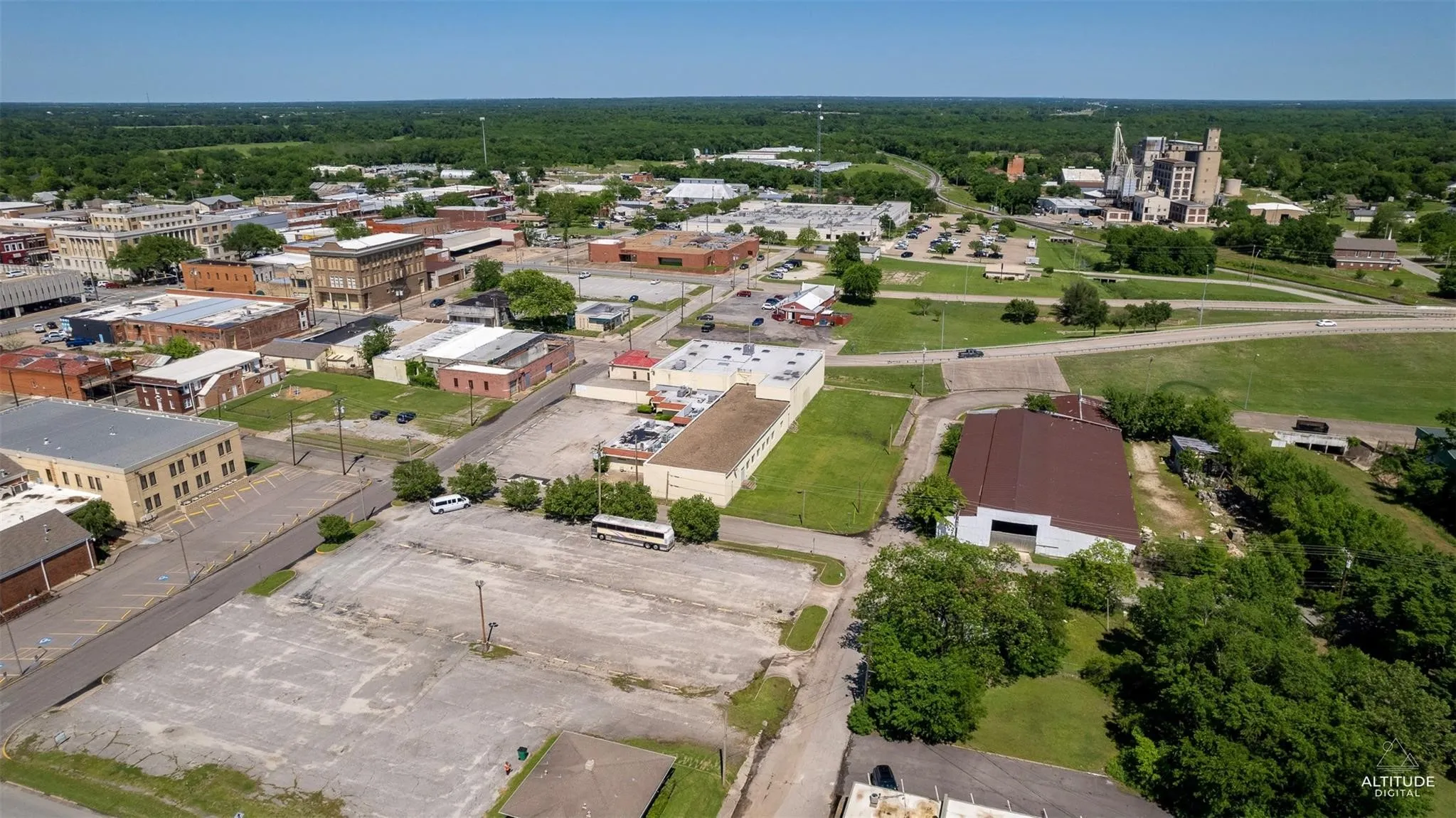 Industrial For Rent in Hunt County , 2615 Crockett Street, Greenville, Texas 75401, 0, 0, Garage spaces, 0 Sqft, built in 1960, mls#21313499, Real Estate Agent in Greenville, Homes For Rent in Hunt county, Homes For Rent in Greenville, Realtor in Greenville Texas, Real Estate Brokerage Independent Realty Texas, Luminita Cordes Realtor