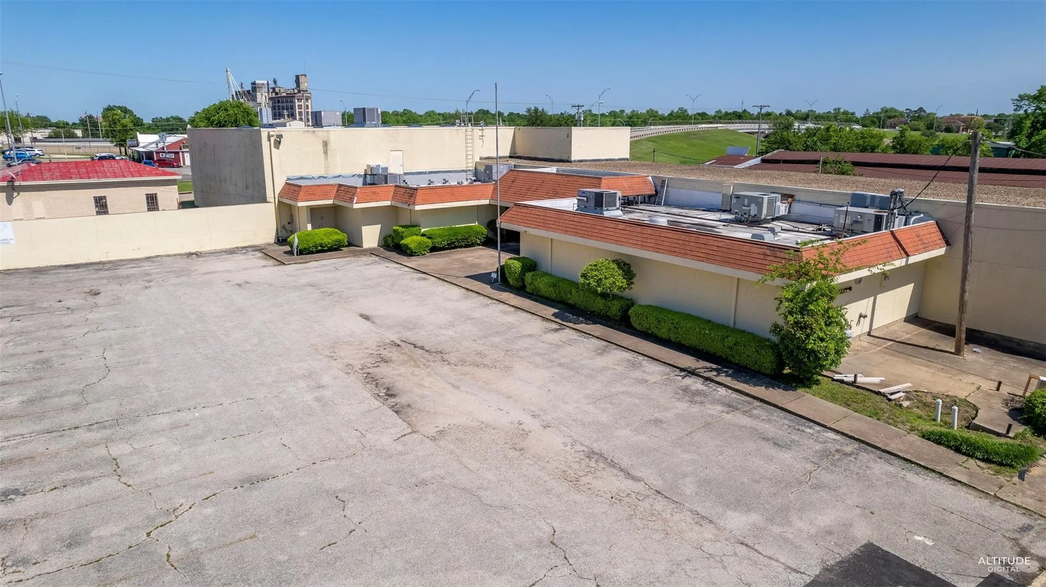 Industrial For Rent in Hunt County , 2615 Crockett Street, Greenville, Texas 75401, 0, 0, Garage spaces, 0 Sqft, built in 1960, mls#21313499, Real Estate Agent in Greenville, Homes For Rent in Hunt county, Homes For Rent in Greenville, Realtor in Greenville Texas, Real Estate Brokerage Independent Realty Texas, Luminita Cordes Realtor