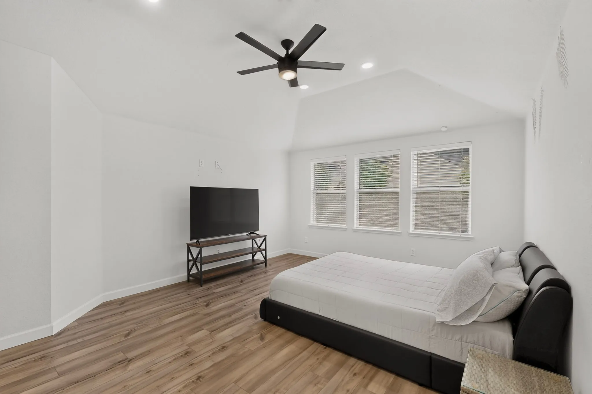 Single Family Residence For Sale in Kaufman County , 1011 Castroville Drive, Forney, Texas 75126, 4 Bedroom, 3 Bathroom, 3 Garage spaces, 3,320 Sqft, built in 2007, mls#21312505, Real Estate Agent in Forney, Homes For Sale in Kaufman county, Homes For Sale in Forney, Realtor in Forney Texas, Real Estate Brokerage Independent Realty Texas, Luminita Cordes Realtor