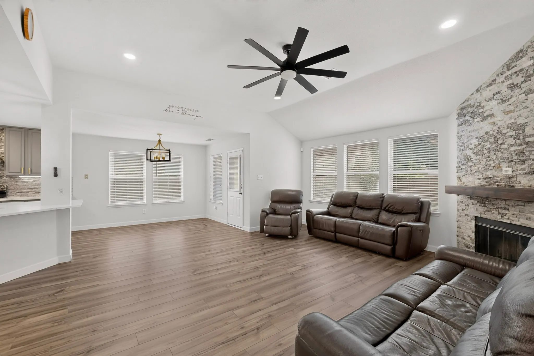 Single Family Residence For Sale in Kaufman County , 1011 Castroville Drive, Forney, Texas 75126, 4 Bedroom, 3 Bathroom, 3 Garage spaces, 3,320 Sqft, built in 2007, mls#21312505, Real Estate Agent in Forney, Homes For Sale in Kaufman county, Homes For Sale in Forney, Realtor in Forney Texas, Real Estate Brokerage Independent Realty Texas, Luminita Cordes Realtor