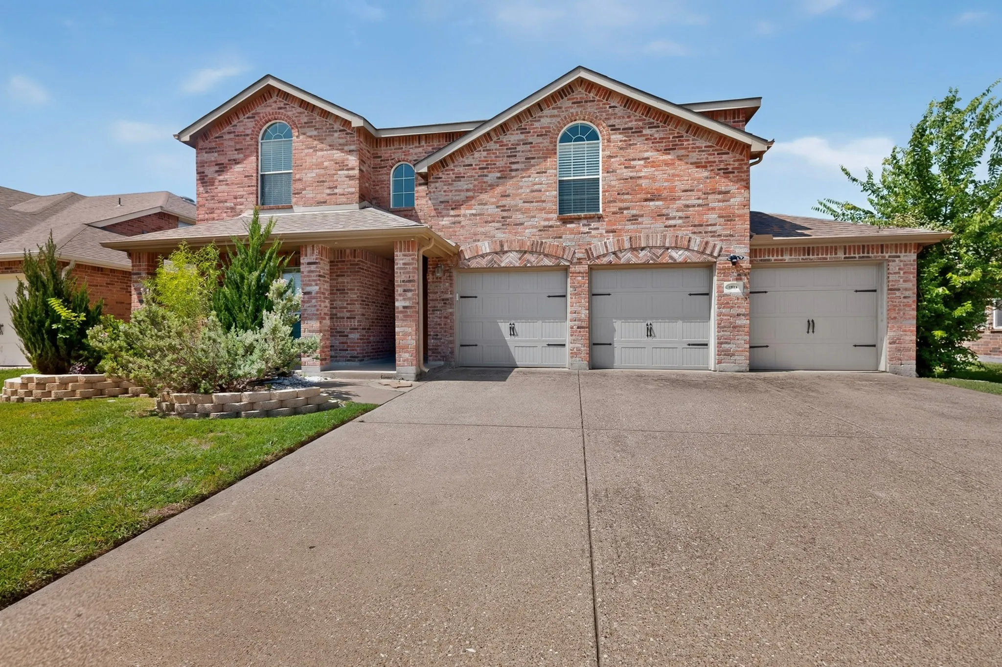Single Family Residence For Sale in Kaufman County , 1011 Castroville Drive, Forney, Texas 75126, 4 Bedroom, 3 Bathroom, 3 Garage spaces, 3,320 Sqft, built in 2007, mls#21312505, Real Estate Agent in Forney, Homes For Sale in Kaufman county, Homes For Sale in Forney, Realtor in Forney Texas, Real Estate Brokerage Independent Realty Texas, Luminita Cordes Realtor