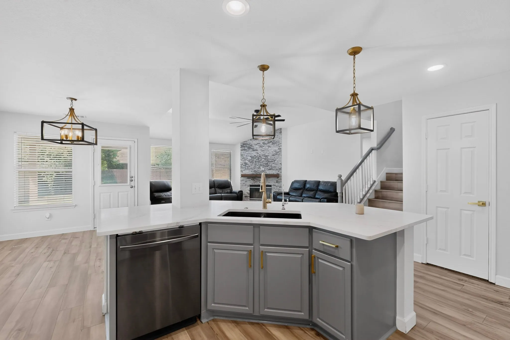 Single Family Residence For Sale in Kaufman County , 1011 Castroville Drive, Forney, Texas 75126, 4 Bedroom, 3 Bathroom, 3 Garage spaces, 3,320 Sqft, built in 2007, mls#21312505, Real Estate Agent in Forney, Homes For Sale in Kaufman county, Homes For Sale in Forney, Realtor in Forney Texas, Real Estate Brokerage Independent Realty Texas, Luminita Cordes Realtor
