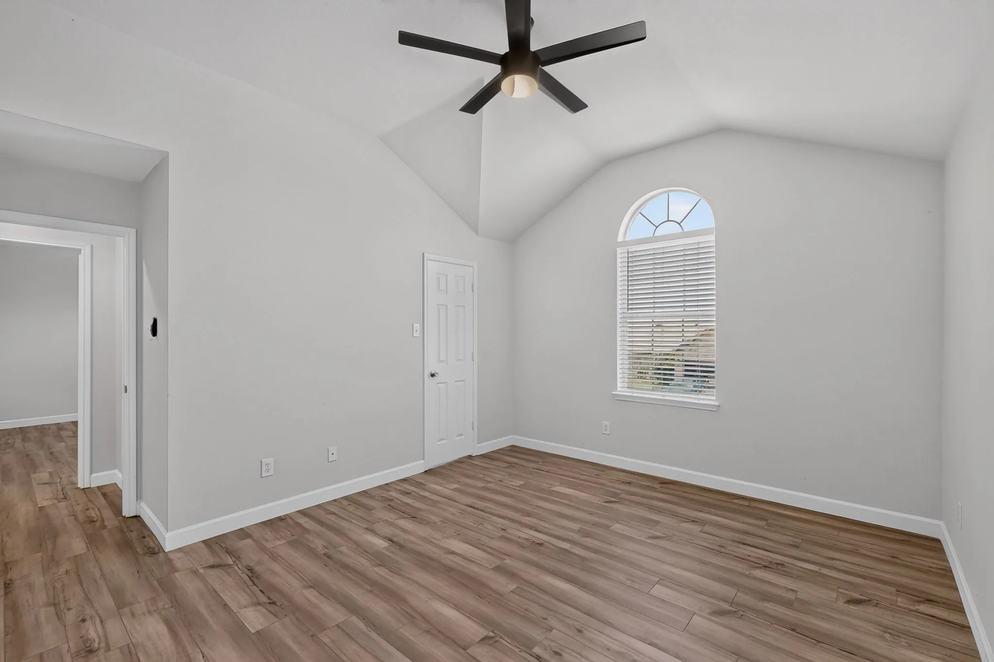 Single Family Residence For Sale in Kaufman County , 1011 Castroville Drive, Forney, Texas 75126, 4 Bedroom, 3 Bathroom, 3 Garage spaces, 3,320 Sqft, built in 2007, mls#21312505, Real Estate Agent in Forney, Homes For Sale in Kaufman county, Homes For Sale in Forney, Realtor in Forney Texas, Real Estate Brokerage Independent Realty Texas, Luminita Cordes Realtor