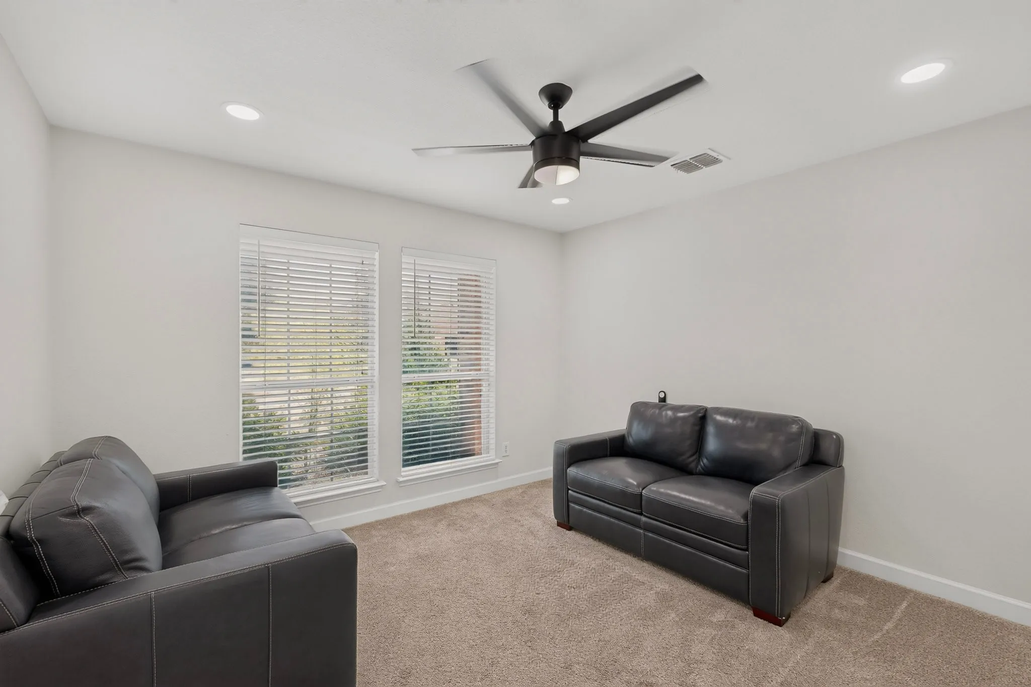 Single Family Residence For Sale in Kaufman County , 1011 Castroville Drive, Forney, Texas 75126, 4 Bedroom, 3 Bathroom, 3 Garage spaces, 3,320 Sqft, built in 2007, mls#21312505, Real Estate Agent in Forney, Homes For Sale in Kaufman county, Homes For Sale in Forney, Realtor in Forney Texas, Real Estate Brokerage Independent Realty Texas, Luminita Cordes Realtor