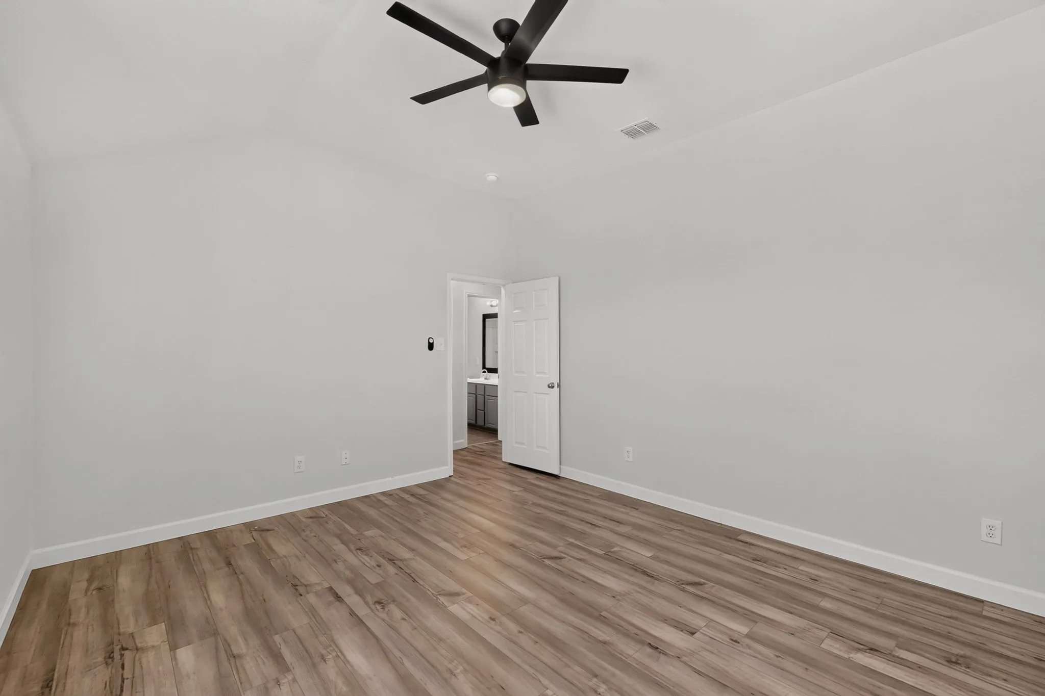 Single Family Residence For Sale in Kaufman County , 1011 Castroville Drive, Forney, Texas 75126, 4 Bedroom, 3 Bathroom, 3 Garage spaces, 3,320 Sqft, built in 2007, mls#21312505, Real Estate Agent in Forney, Homes For Sale in Kaufman county, Homes For Sale in Forney, Realtor in Forney Texas, Real Estate Brokerage Independent Realty Texas, Luminita Cordes Realtor