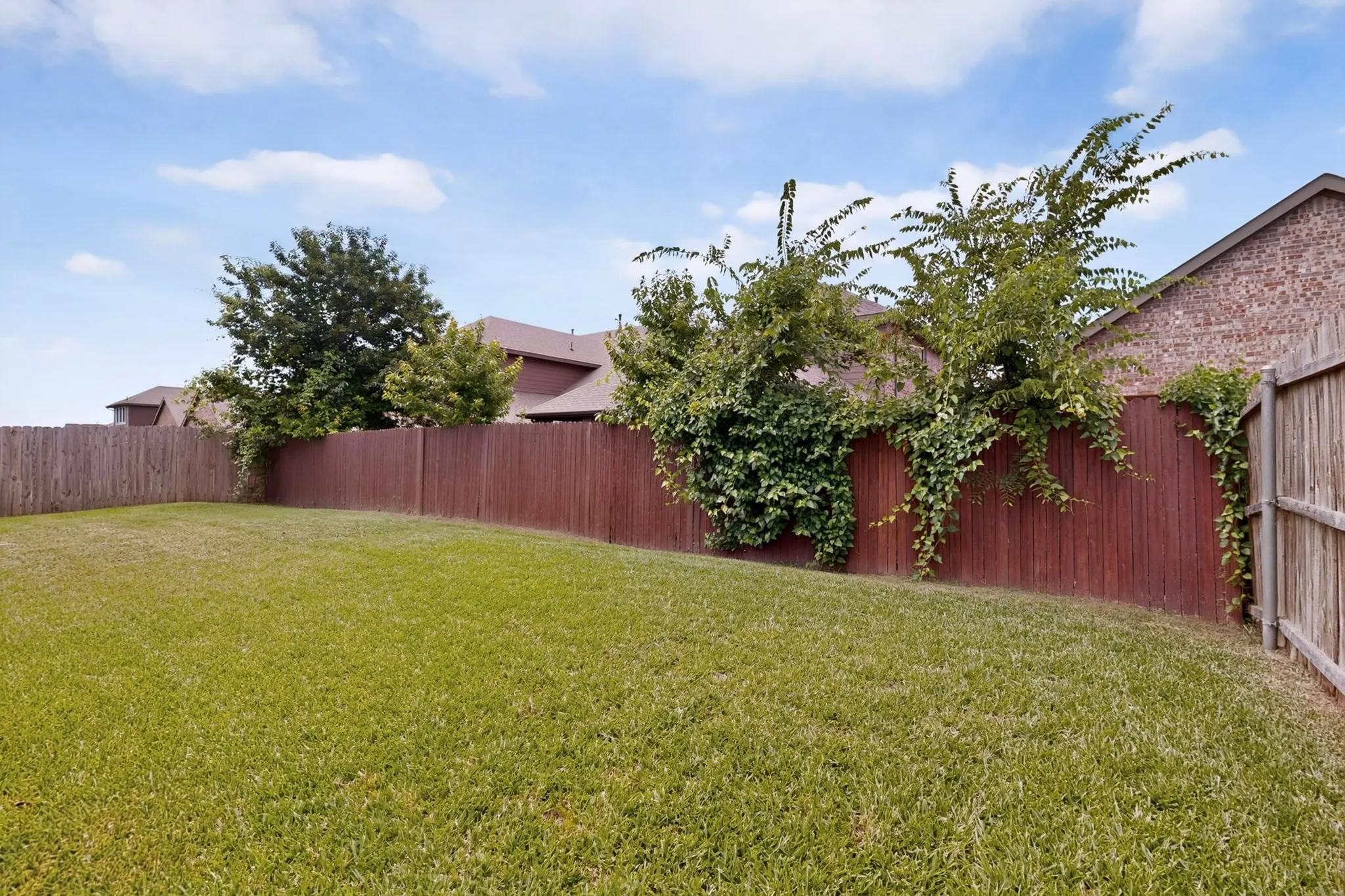 Single Family Residence For Sale in Kaufman County , 1011 Castroville Drive, Forney, Texas 75126, 4 Bedroom, 3 Bathroom, 3 Garage spaces, 3,320 Sqft, built in 2007, mls#21312505, Real Estate Agent in Forney, Homes For Sale in Kaufman county, Homes For Sale in Forney, Realtor in Forney Texas, Real Estate Brokerage Independent Realty Texas, Luminita Cordes Realtor