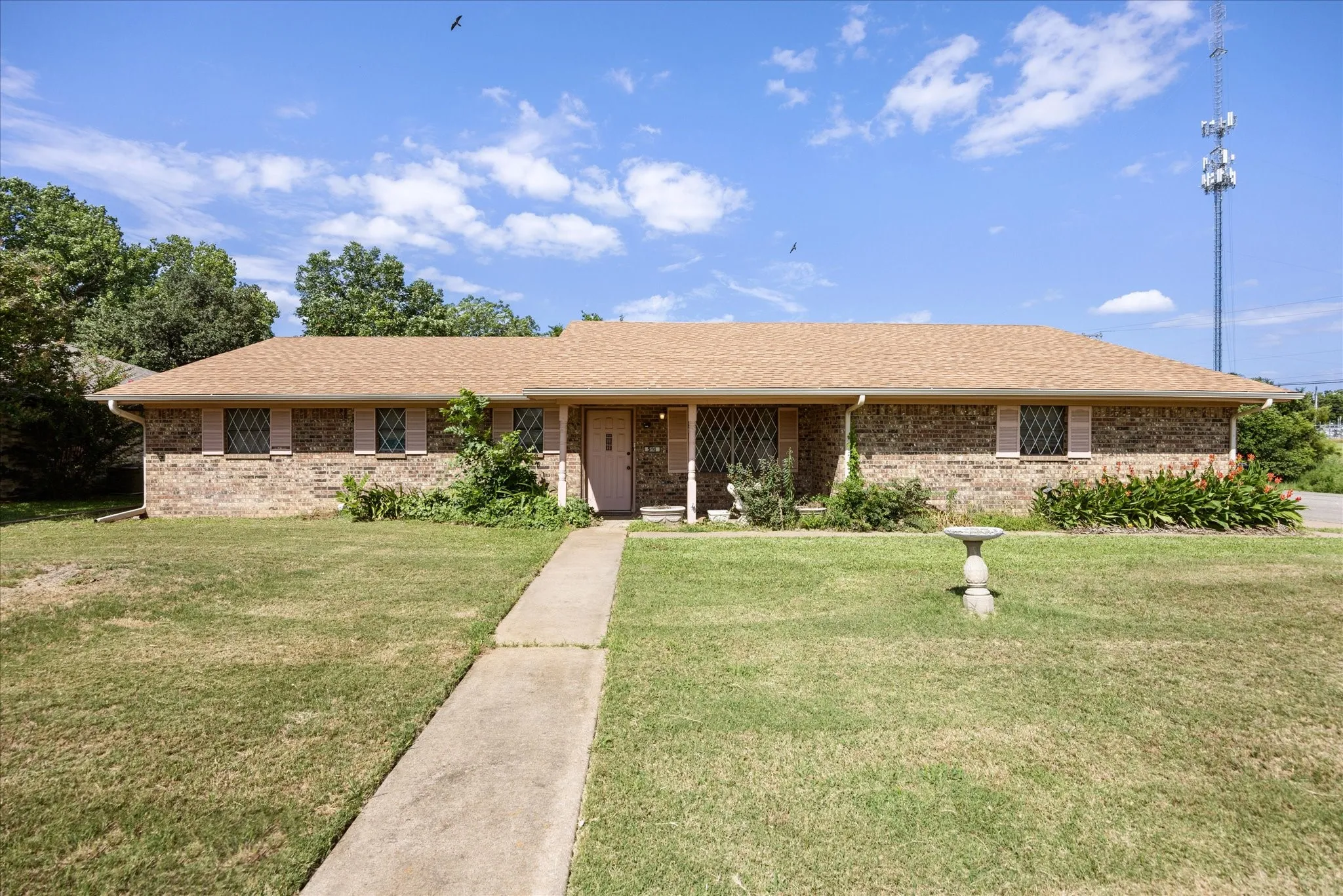 Single Family Residence For Sale in Erath County , 501 Moonlight Trail, Stephenville, Texas 76401, 3 Bedroom, 2 Bathroom, 2 Garage spaces, 2,094 Sqft, built in 1980, mls#21313332, Real Estate Agent in Stephenville, Homes For Sale in Erath county, Homes For Sale in Stephenville, Realtor in Stephenville Texas, Real Estate Brokerage Independent Realty Texas, Luminita Cordes Realtor