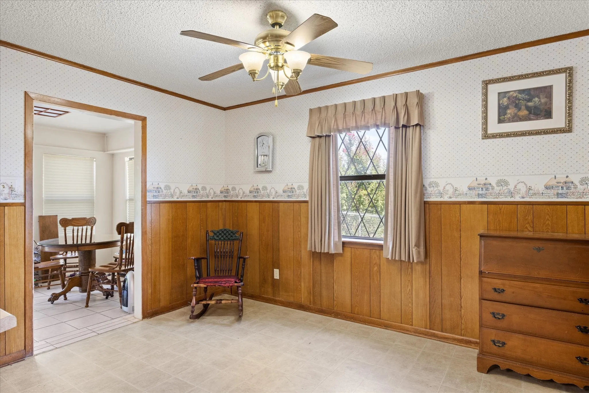 Single Family Residence For Sale in Erath County , 501 Moonlight Trail, Stephenville, Texas 76401, 3 Bedroom, 2 Bathroom, 2 Garage spaces, 2,094 Sqft, built in 1980, mls#21313332, Real Estate Agent in Stephenville, Homes For Sale in Erath county, Homes For Sale in Stephenville, Realtor in Stephenville Texas, Real Estate Brokerage Independent Realty Texas, Luminita Cordes Realtor