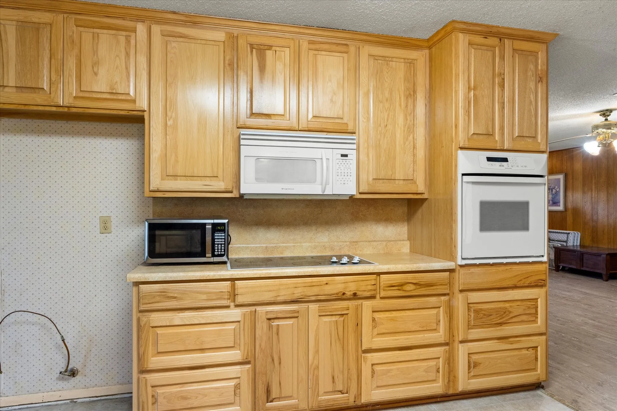 Single Family Residence For Sale in Erath County , 501 Moonlight Trail, Stephenville, Texas 76401, 3 Bedroom, 2 Bathroom, 2 Garage spaces, 2,094 Sqft, built in 1980, mls#21313332, Real Estate Agent in Stephenville, Homes For Sale in Erath county, Homes For Sale in Stephenville, Realtor in Stephenville Texas, Real Estate Brokerage Independent Realty Texas, Luminita Cordes Realtor
