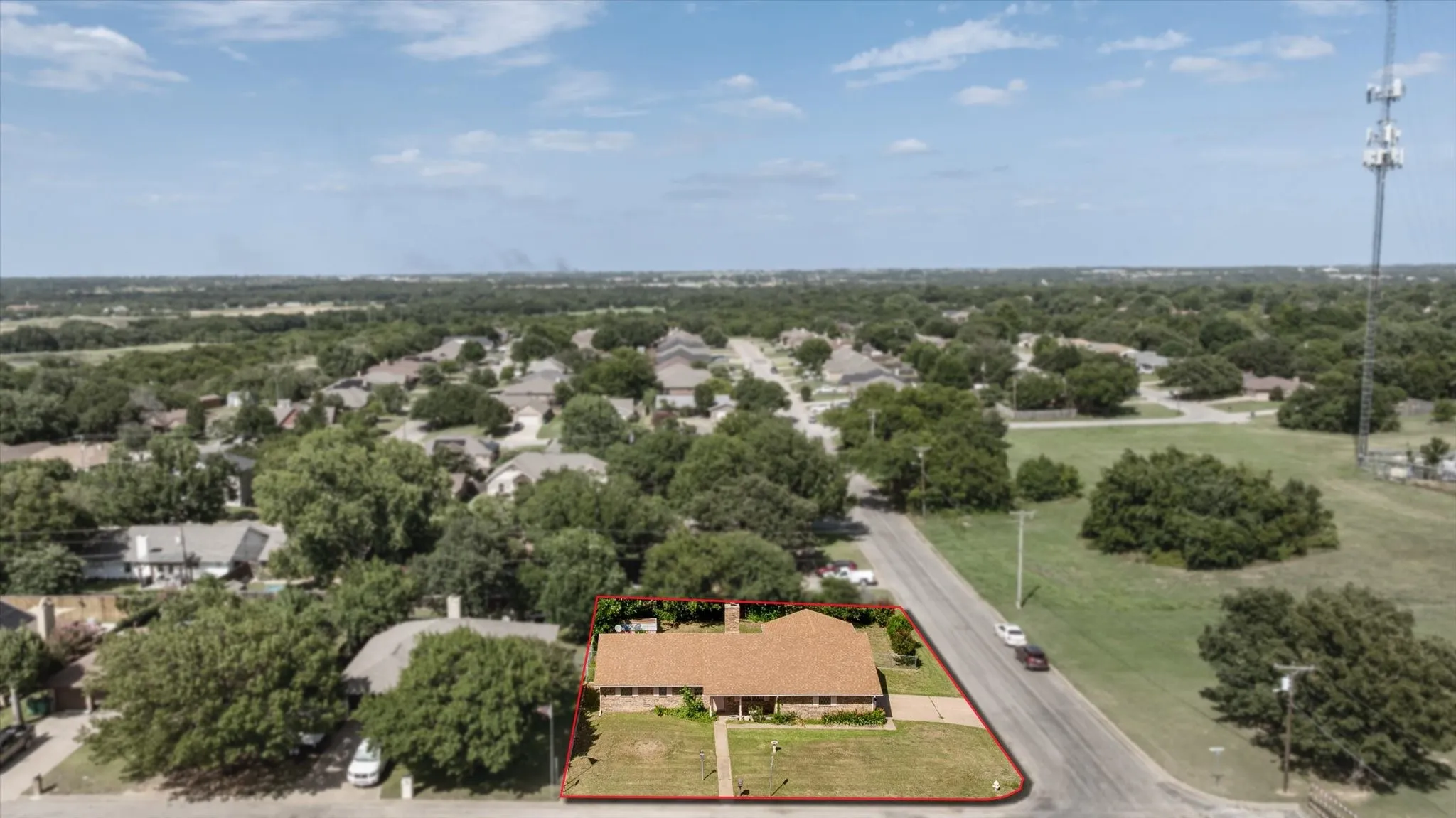 Single Family Residence For Sale in Erath County , 501 Moonlight Trail, Stephenville, Texas 76401, 3 Bedroom, 2 Bathroom, 2 Garage spaces, 2,094 Sqft, built in 1980, mls#21313332, Real Estate Agent in Stephenville, Homes For Sale in Erath county, Homes For Sale in Stephenville, Realtor in Stephenville Texas, Real Estate Brokerage Independent Realty Texas, Luminita Cordes Realtor