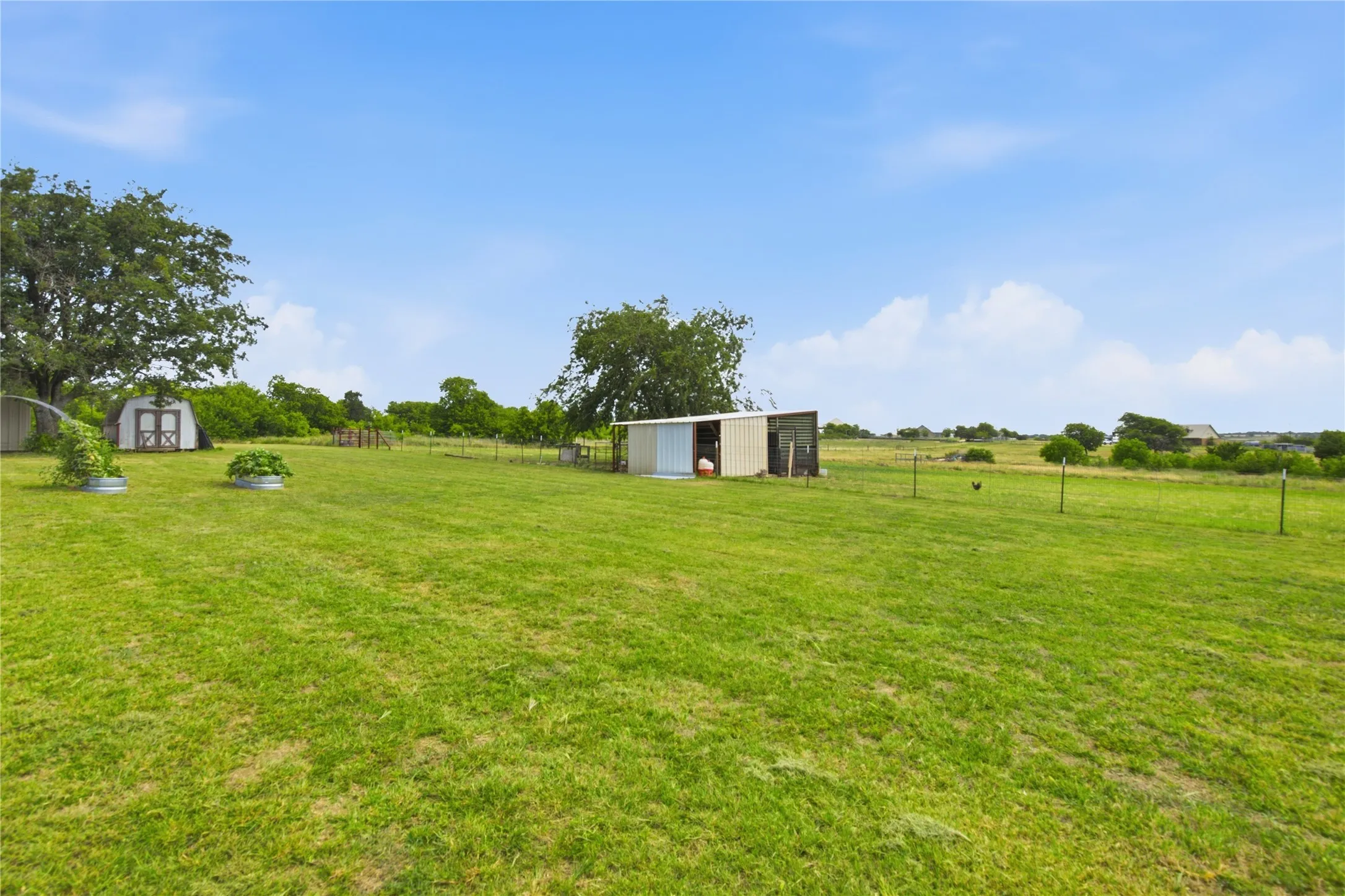 Single Family Residence For Sale in Hood County , 8116 Clearview Court, Cresson, Texas 76035, 3 Bedroom, 2 Bathroom, 2 Garage spaces, 1,503 Sqft, built in 2002, mls#21310888, Real Estate Agent in Cresson, Homes For Sale in Hood county, Homes For Sale in Cresson, Realtor in Cresson Texas, Real Estate Brokerage Independent Realty Texas, Luminita Cordes Realtor