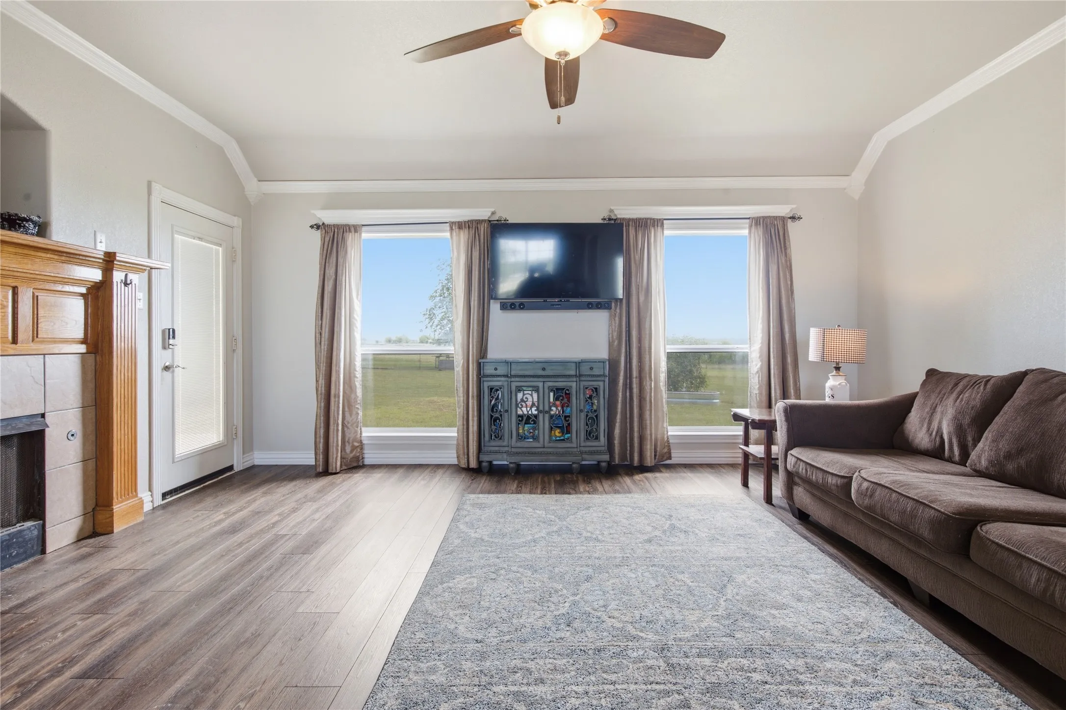 Single Family Residence For Sale in Hood County , 8116 Clearview Court, Cresson, Texas 76035, 3 Bedroom, 2 Bathroom, 2 Garage spaces, 1,503 Sqft, built in 2002, mls#21310888, Real Estate Agent in Cresson, Homes For Sale in Hood county, Homes For Sale in Cresson, Realtor in Cresson Texas, Real Estate Brokerage Independent Realty Texas, Luminita Cordes Realtor