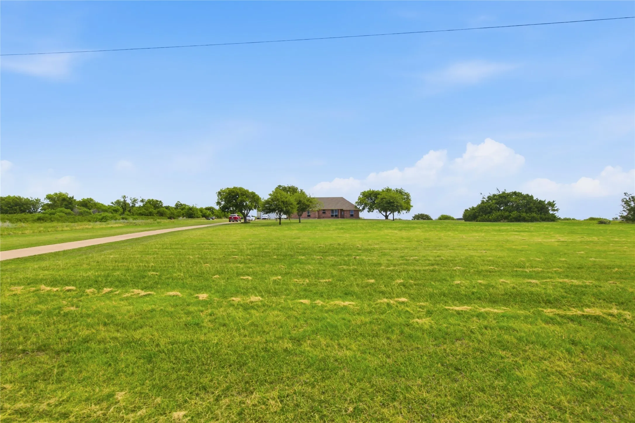 Single Family Residence For Sale in Hood County , 8116 Clearview Court, Cresson, Texas 76035, 3 Bedroom, 2 Bathroom, 2 Garage spaces, 1,503 Sqft, built in 2002, mls#21310888, Real Estate Agent in Cresson, Homes For Sale in Hood county, Homes For Sale in Cresson, Realtor in Cresson Texas, Real Estate Brokerage Independent Realty Texas, Luminita Cordes Realtor