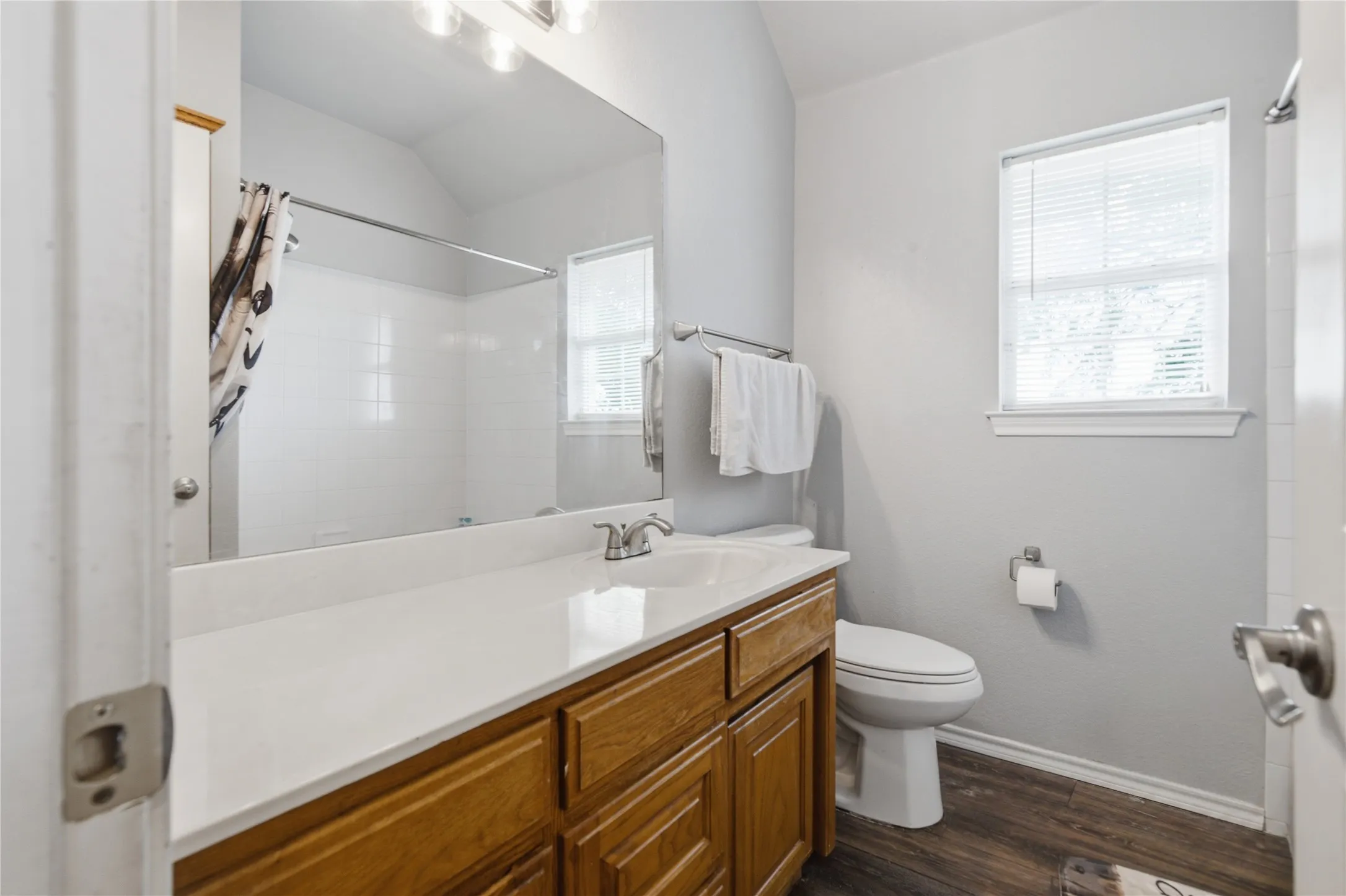 Single Family Residence For Sale in Hood County , 8116 Clearview Court, Cresson, Texas 76035, 3 Bedroom, 2 Bathroom, 2 Garage spaces, 1,503 Sqft, built in 2002, mls#21310888, Real Estate Agent in Cresson, Homes For Sale in Hood county, Homes For Sale in Cresson, Realtor in Cresson Texas, Real Estate Brokerage Independent Realty Texas, Luminita Cordes Realtor