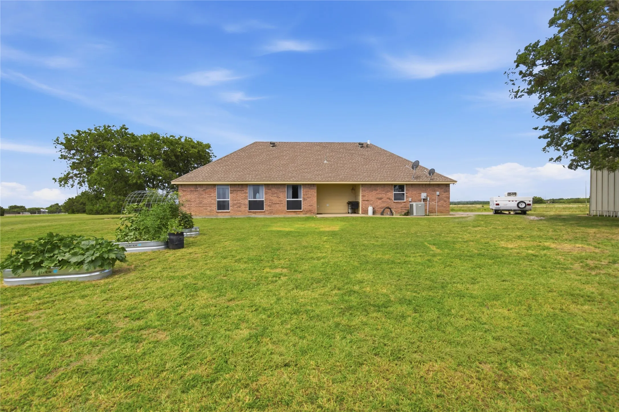 Single Family Residence For Sale in Hood County , 8116 Clearview Court, Cresson, Texas 76035, 3 Bedroom, 2 Bathroom, 2 Garage spaces, 1,503 Sqft, built in 2002, mls#21310888, Real Estate Agent in Cresson, Homes For Sale in Hood county, Homes For Sale in Cresson, Realtor in Cresson Texas, Real Estate Brokerage Independent Realty Texas, Luminita Cordes Realtor