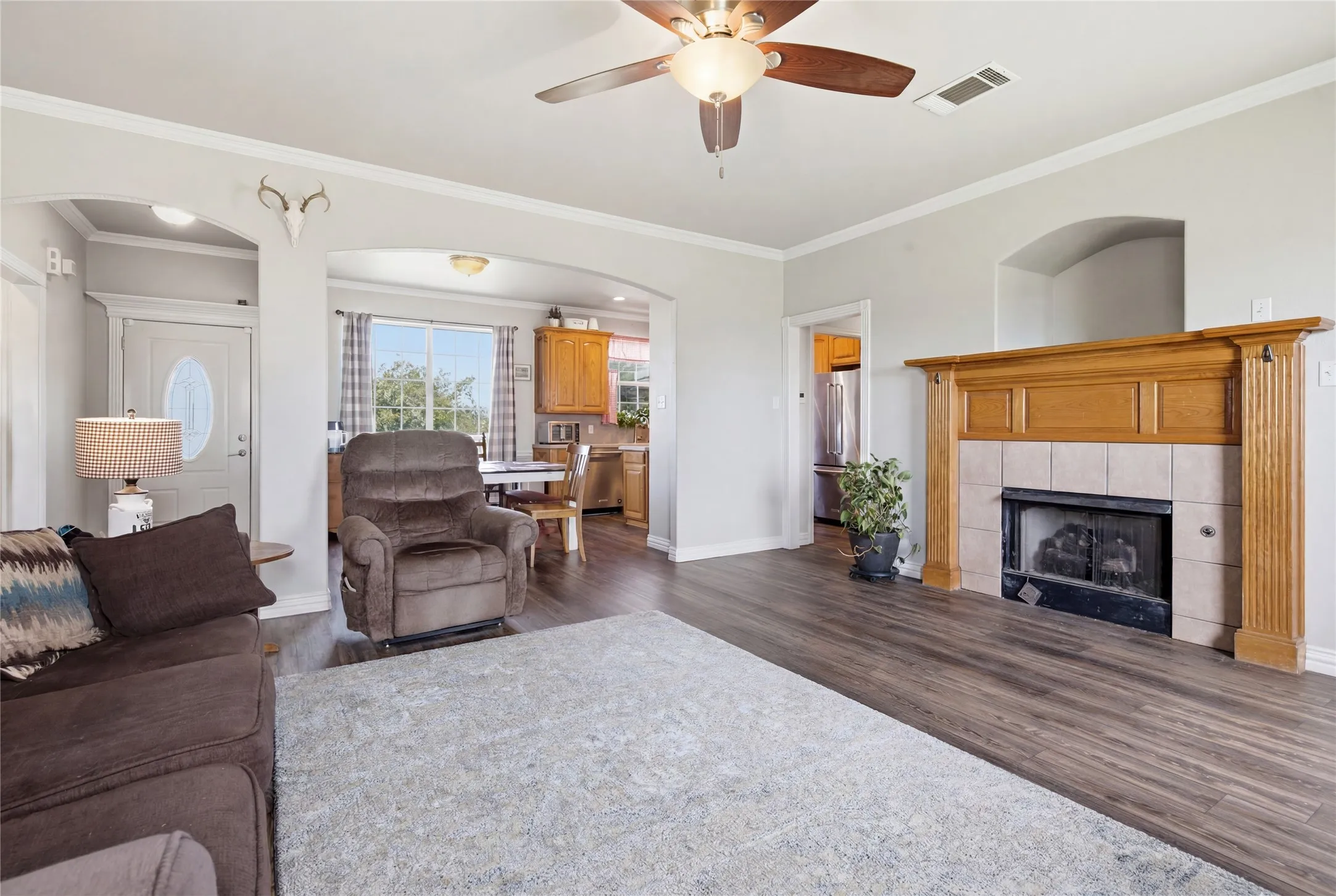 Single Family Residence For Sale in Hood County , 8116 Clearview Court, Cresson, Texas 76035, 3 Bedroom, 2 Bathroom, 2 Garage spaces, 1,503 Sqft, built in 2002, mls#21310888, Real Estate Agent in Cresson, Homes For Sale in Hood county, Homes For Sale in Cresson, Realtor in Cresson Texas, Real Estate Brokerage Independent Realty Texas, Luminita Cordes Realtor