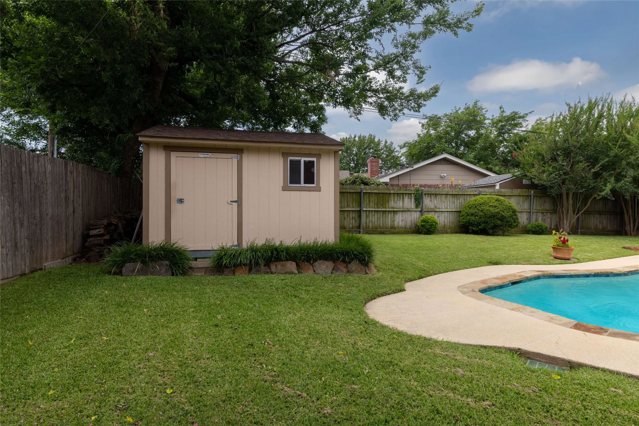 Single Family Residence For Sale in Tarrant County , 1710 Park Hill Drive, Arlington, Texas 76012, 3 Bedroom, 2 Bathroom, 2 Garage spaces, 1,764 Sqft, built in 1967, mls#21308497, Real Estate Agent in Arlington, Homes For Sale in Tarrant county, Homes For Sale in Arlington, Realtor in Arlington Texas, Real Estate Brokerage Independent Realty Texas, Luminita Cordes Realtor