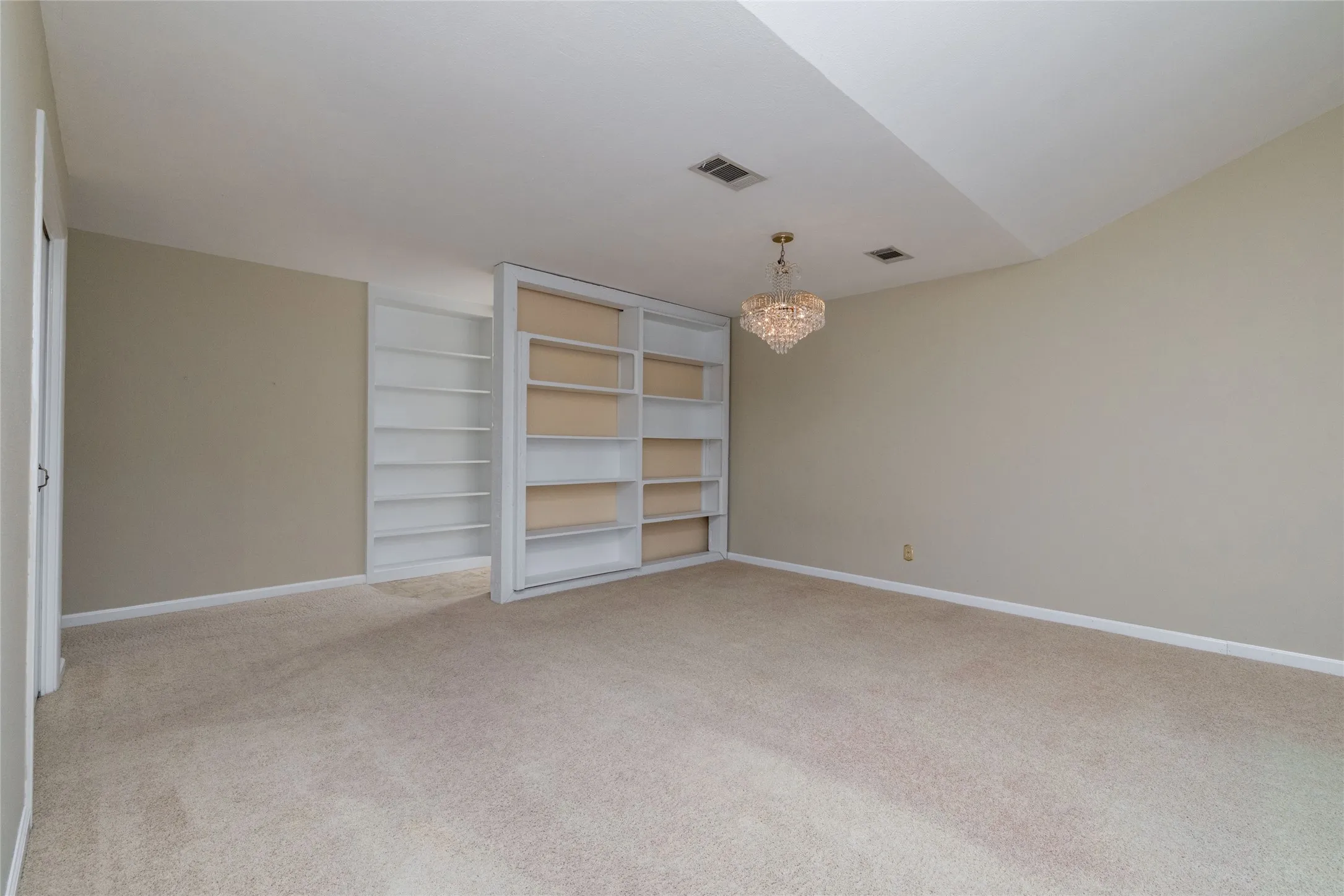 Single Family Residence For Sale in Tarrant County , 1710 Park Hill Drive, Arlington, Texas 76012, 3 Bedroom, 2 Bathroom, 2 Garage spaces, 1,764 Sqft, built in 1967, mls#21308497, Real Estate Agent in Arlington, Homes For Sale in Tarrant county, Homes For Sale in Arlington, Realtor in Arlington Texas, Real Estate Brokerage Independent Realty Texas, Luminita Cordes Realtor