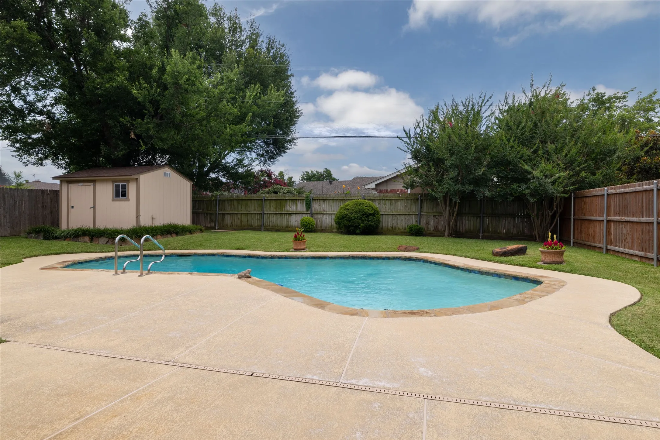 Single Family Residence For Sale in Tarrant County , 1710 Park Hill Drive, Arlington, Texas 76012, 3 Bedroom, 2 Bathroom, 2 Garage spaces, 1,764 Sqft, built in 1967, mls#21308497, Real Estate Agent in Arlington, Homes For Sale in Tarrant county, Homes For Sale in Arlington, Realtor in Arlington Texas, Real Estate Brokerage Independent Realty Texas, Luminita Cordes Realtor