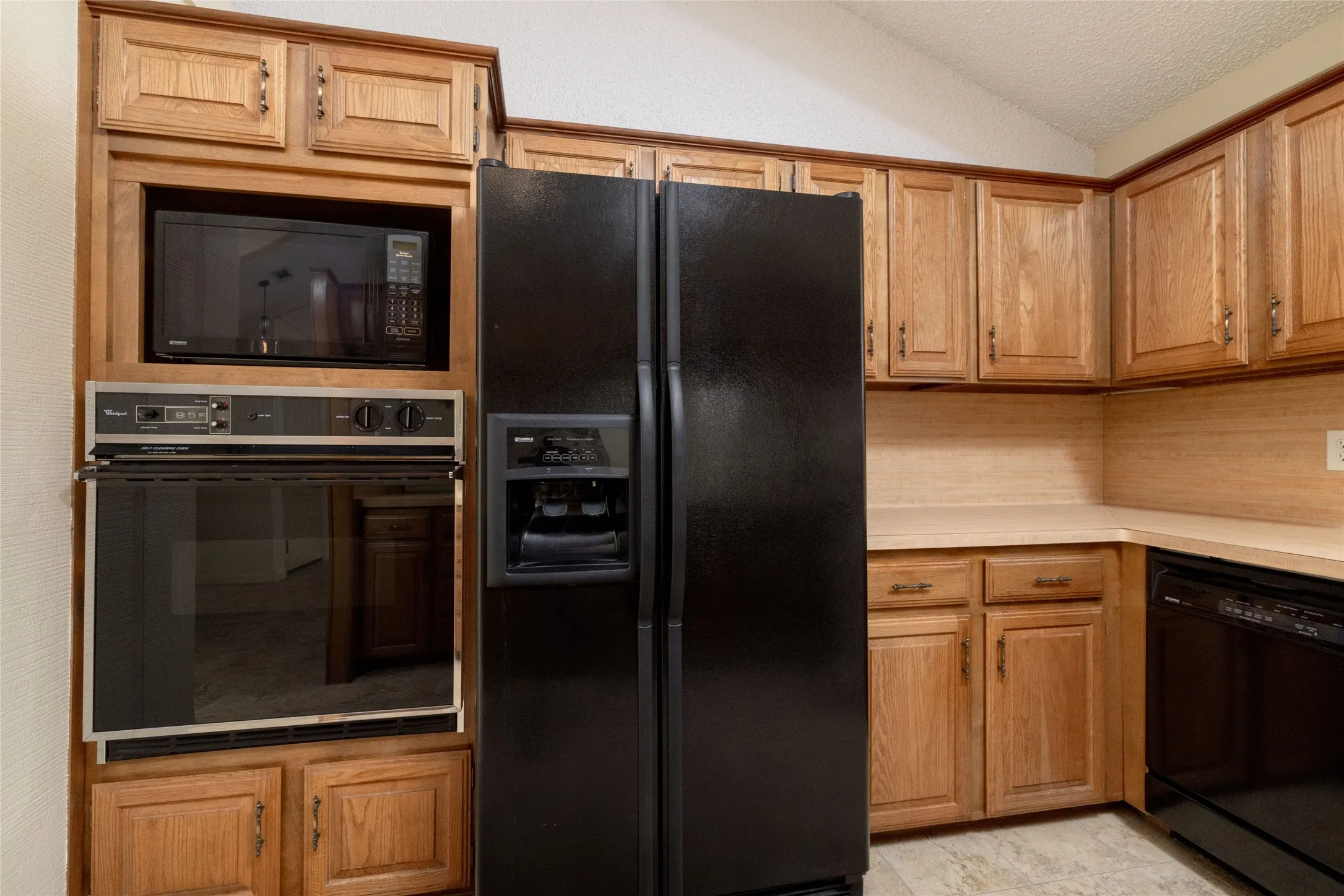 Single Family Residence For Sale in Tarrant County , 1710 Park Hill Drive, Arlington, Texas 76012, 3 Bedroom, 2 Bathroom, 2 Garage spaces, 1,764 Sqft, built in 1967, mls#21308497, Real Estate Agent in Arlington, Homes For Sale in Tarrant county, Homes For Sale in Arlington, Realtor in Arlington Texas, Real Estate Brokerage Independent Realty Texas, Luminita Cordes Realtor