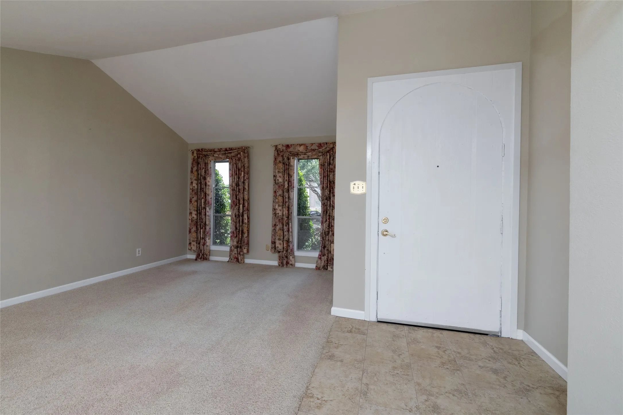 Single Family Residence For Sale in Tarrant County , 1710 Park Hill Drive, Arlington, Texas 76012, 3 Bedroom, 2 Bathroom, 2 Garage spaces, 1,764 Sqft, built in 1967, mls#21308497, Real Estate Agent in Arlington, Homes For Sale in Tarrant county, Homes For Sale in Arlington, Realtor in Arlington Texas, Real Estate Brokerage Independent Realty Texas, Luminita Cordes Realtor