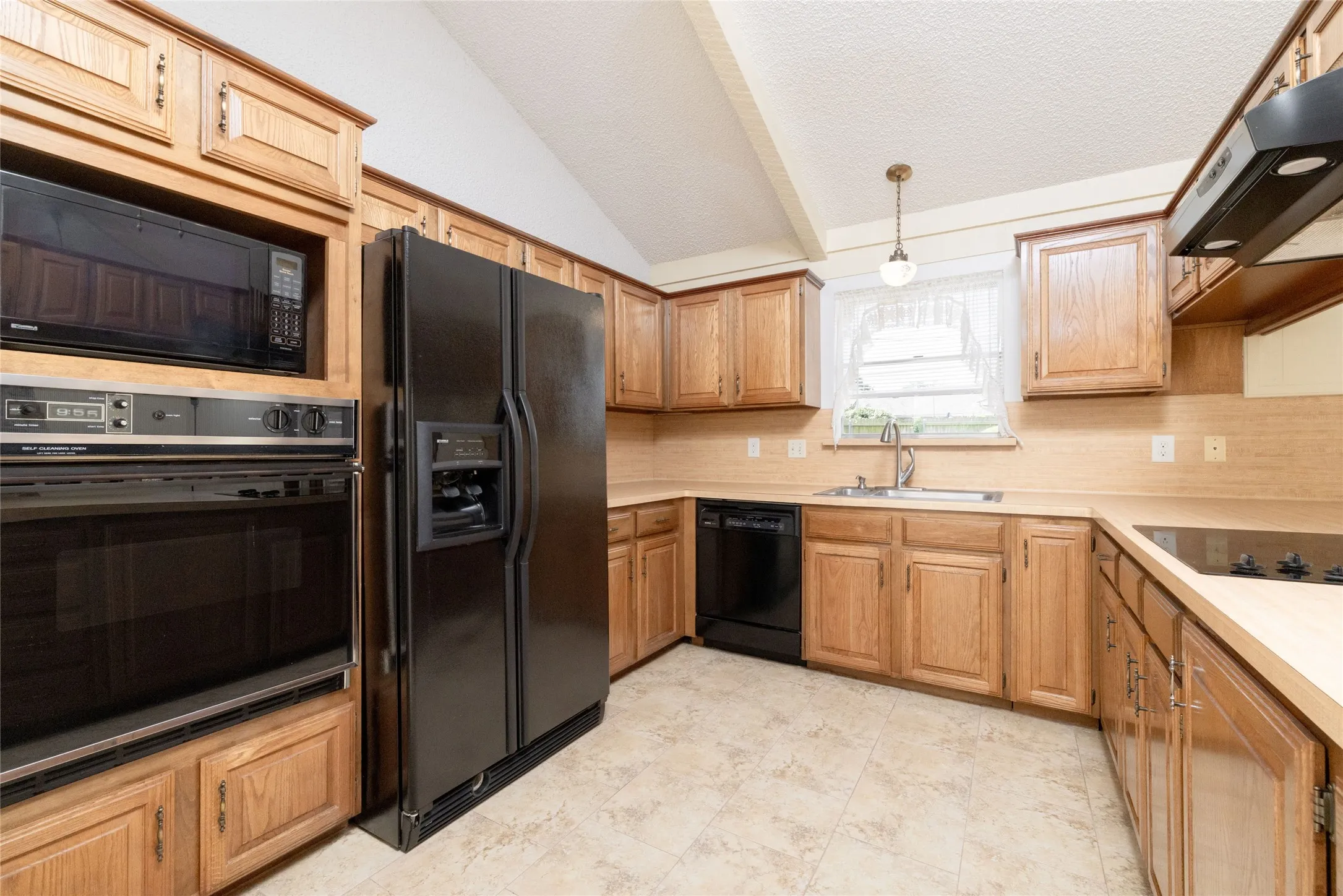 Single Family Residence For Sale in Tarrant County , 1710 Park Hill Drive, Arlington, Texas 76012, 3 Bedroom, 2 Bathroom, 2 Garage spaces, 1,764 Sqft, built in 1967, mls#21308497, Real Estate Agent in Arlington, Homes For Sale in Tarrant county, Homes For Sale in Arlington, Realtor in Arlington Texas, Real Estate Brokerage Independent Realty Texas, Luminita Cordes Realtor