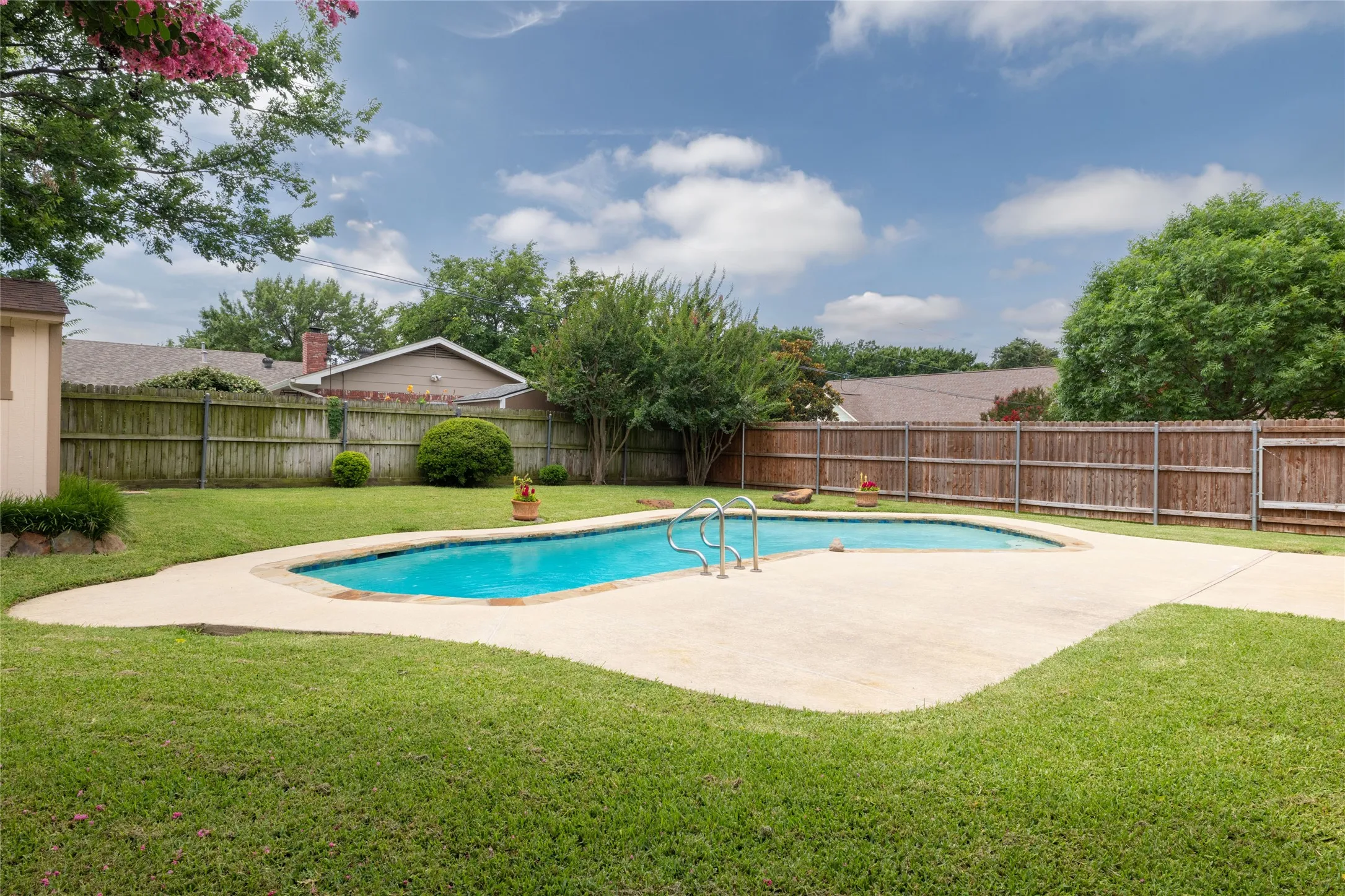 Single Family Residence For Sale in Tarrant County , 1710 Park Hill Drive, Arlington, Texas 76012, 3 Bedroom, 2 Bathroom, 2 Garage spaces, 1,764 Sqft, built in 1967, mls#21308497, Real Estate Agent in Arlington, Homes For Sale in Tarrant county, Homes For Sale in Arlington, Realtor in Arlington Texas, Real Estate Brokerage Independent Realty Texas, Luminita Cordes Realtor