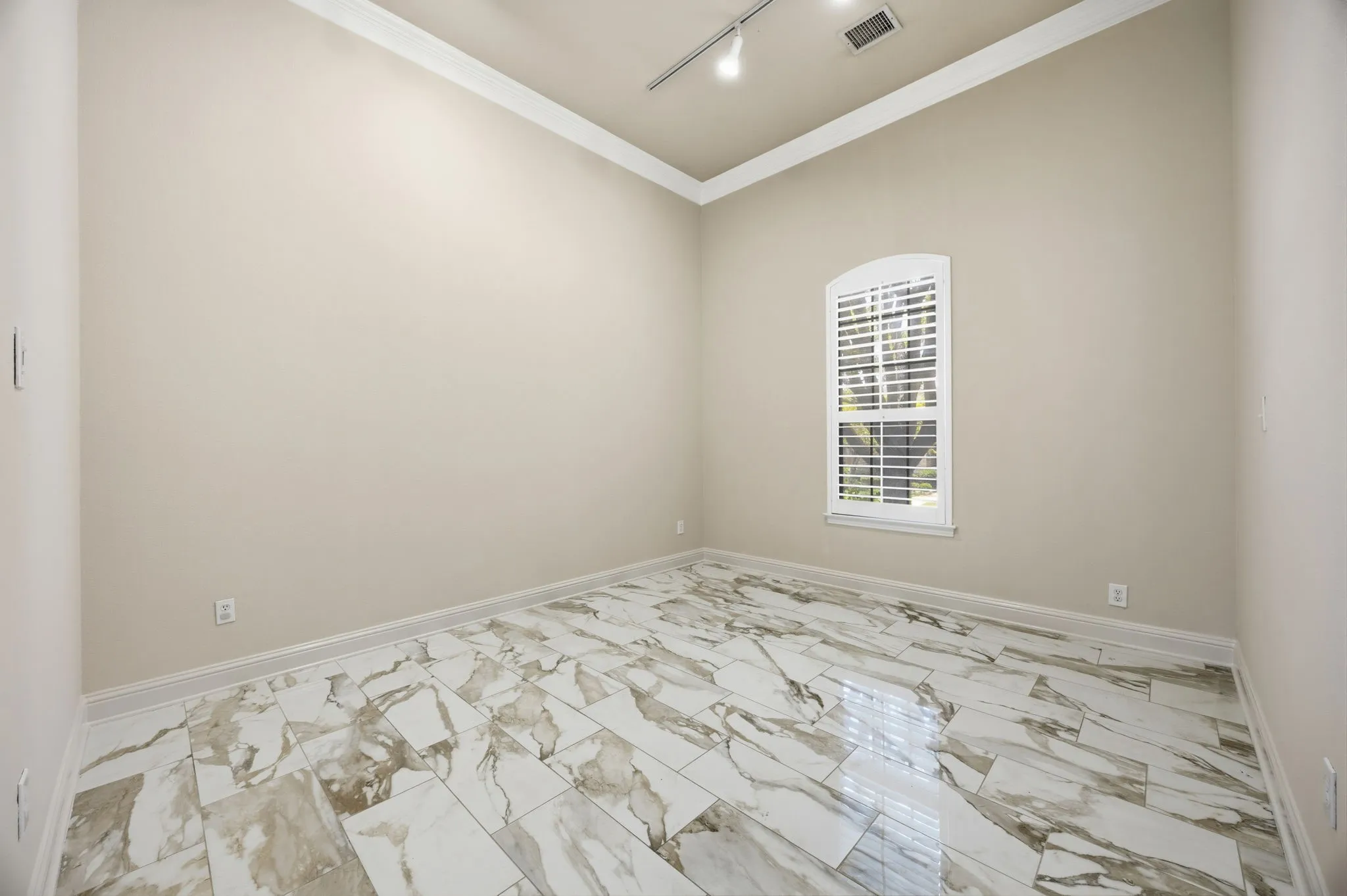 Office with high ceiling!