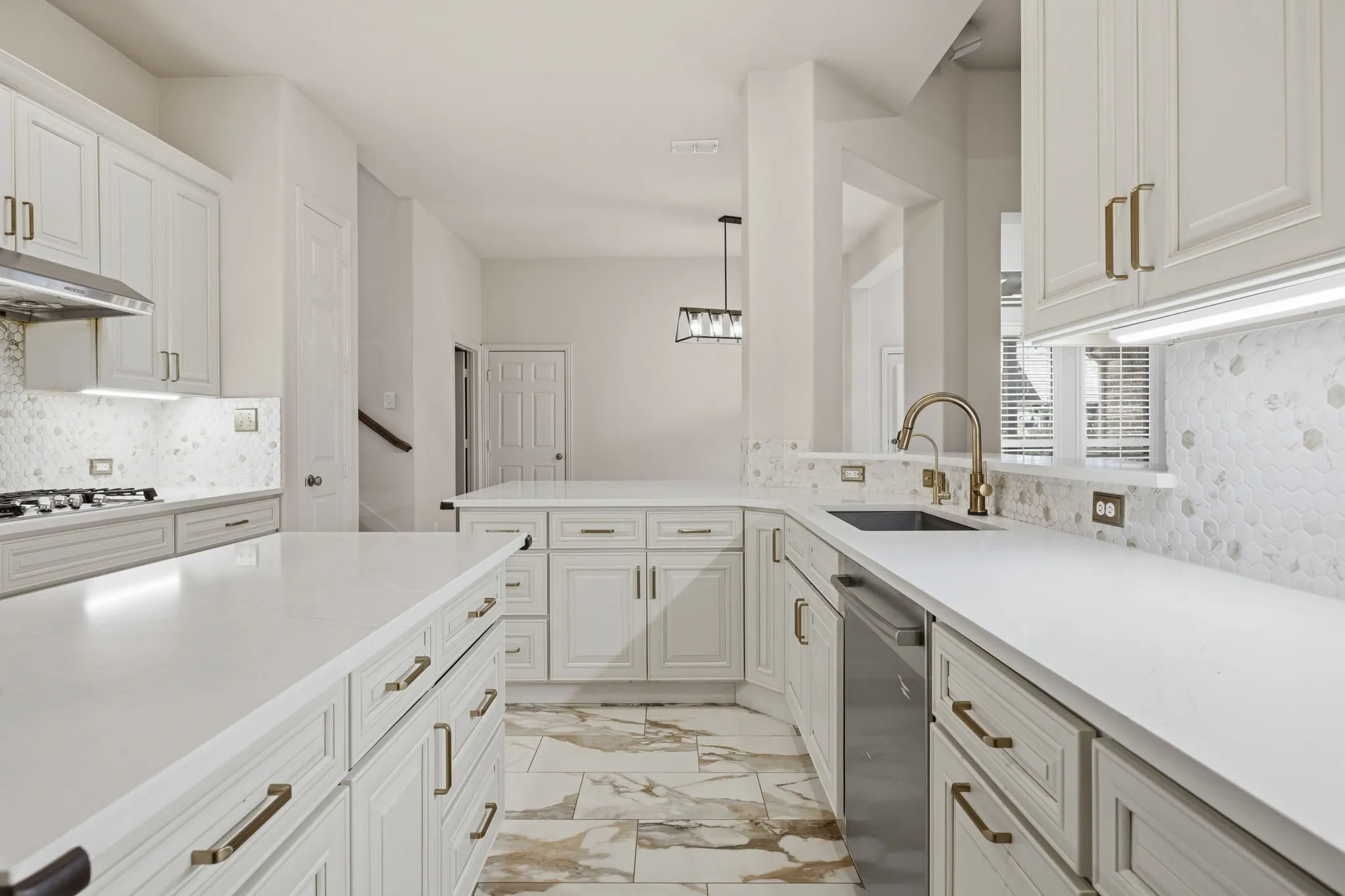 Single Family Residence For Sale in Collin County , 2237 Homestead Lane, Plano, Texas 75025, 4 Bedroom, 4 Bathroom, 3 Garage spaces, 3,685 Sqft, built in 2004, mls#21306327, Real Estate Agent in Plano, Homes For Sale in Collin county, Homes For Sale in Plano, Realtor in Plano Texas, Real Estate Brokerage Independent Realty Texas, Luminita Cordes Realtor