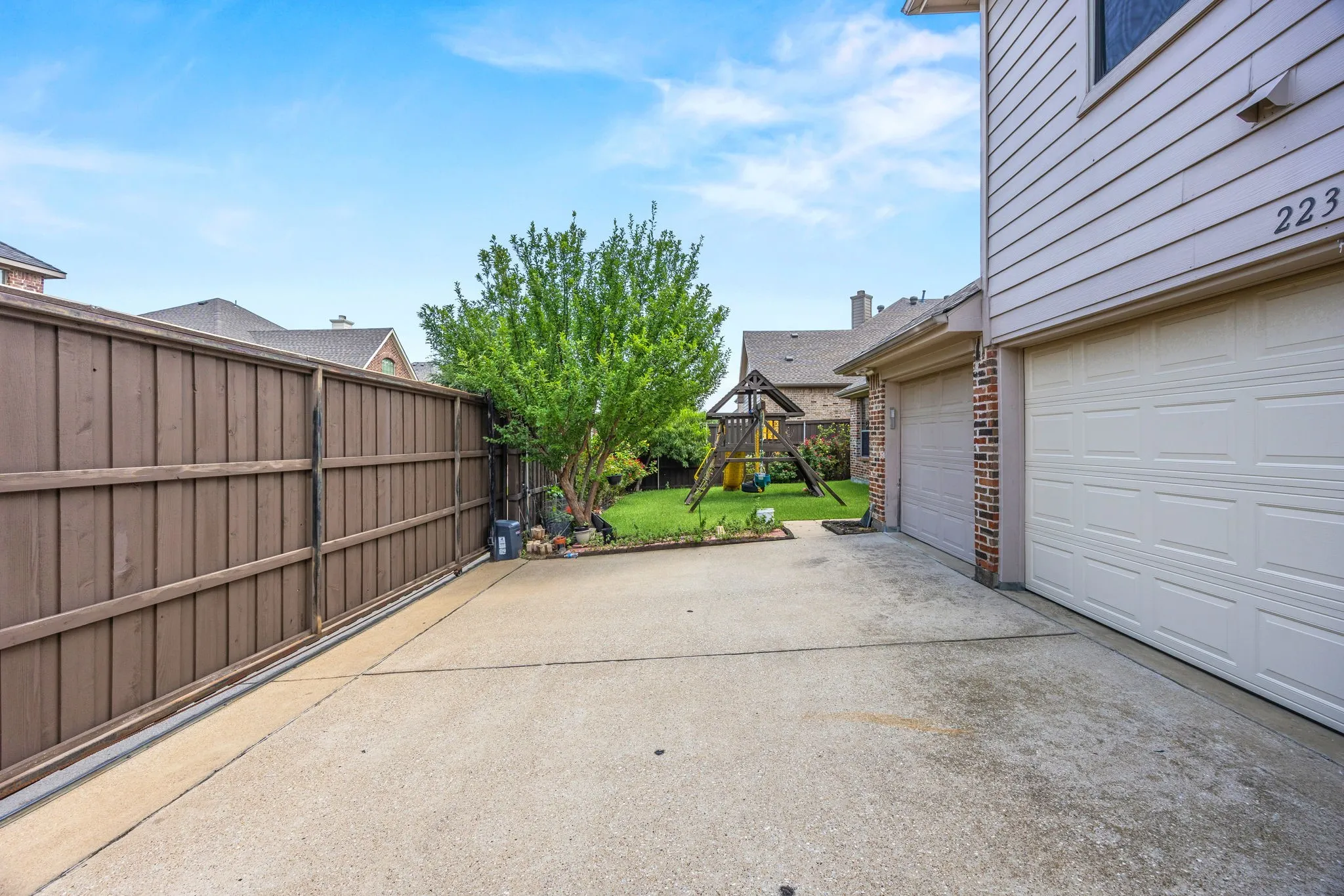 Electric gate and 3 car garage!